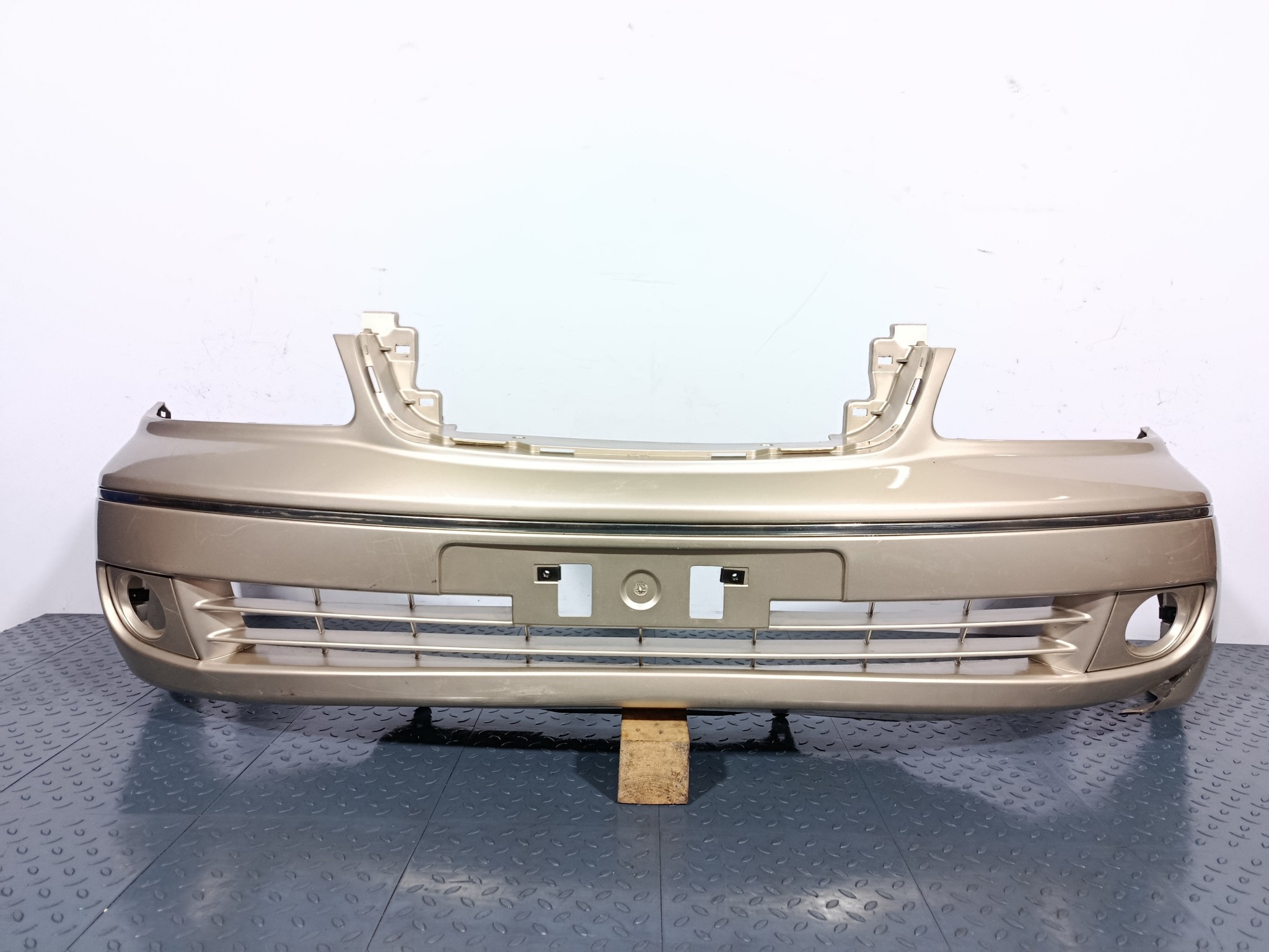 БАМПЕР NISSAN BLUEBIRD SYLPHY F20226N6MD ПЕРЕДНИЙ бежевый, EV0 KE850