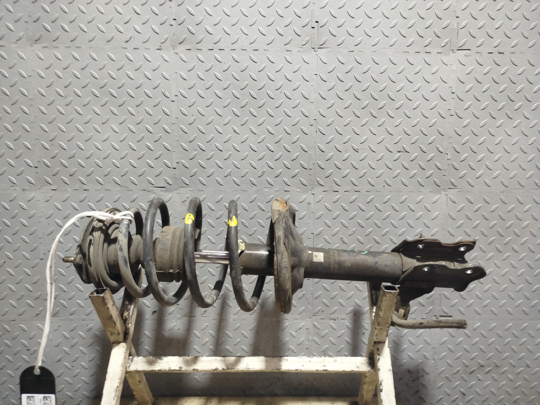 СТОЙКА ХОДОВКИ NISSAN MAZDA ПЕРЕДНЯЯ ЛЕВАЯ 54303WD226  VE013