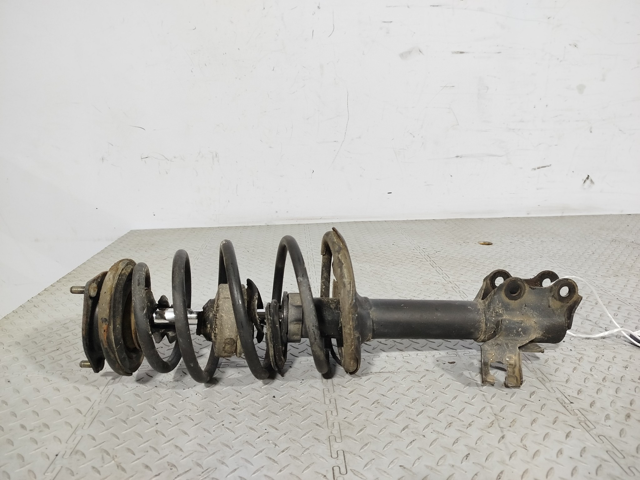 СТОЙКА ХОДОВКИ NISSAN MAZDA ПЕРЕДНЯЯ ЛЕВАЯ 54303WD226  KE759