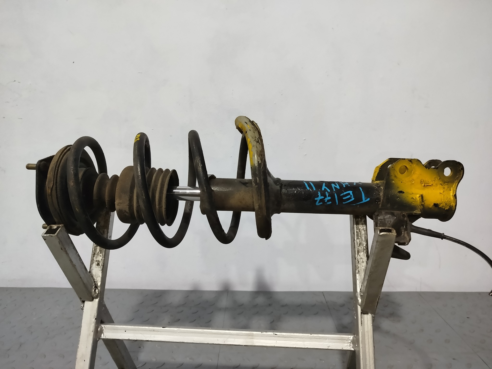СТОЙКА ХОДОВКИ NISSAN MAZDA ПЕРЕДНЯЯ ЛЕВАЯ 54303WD226  TE177