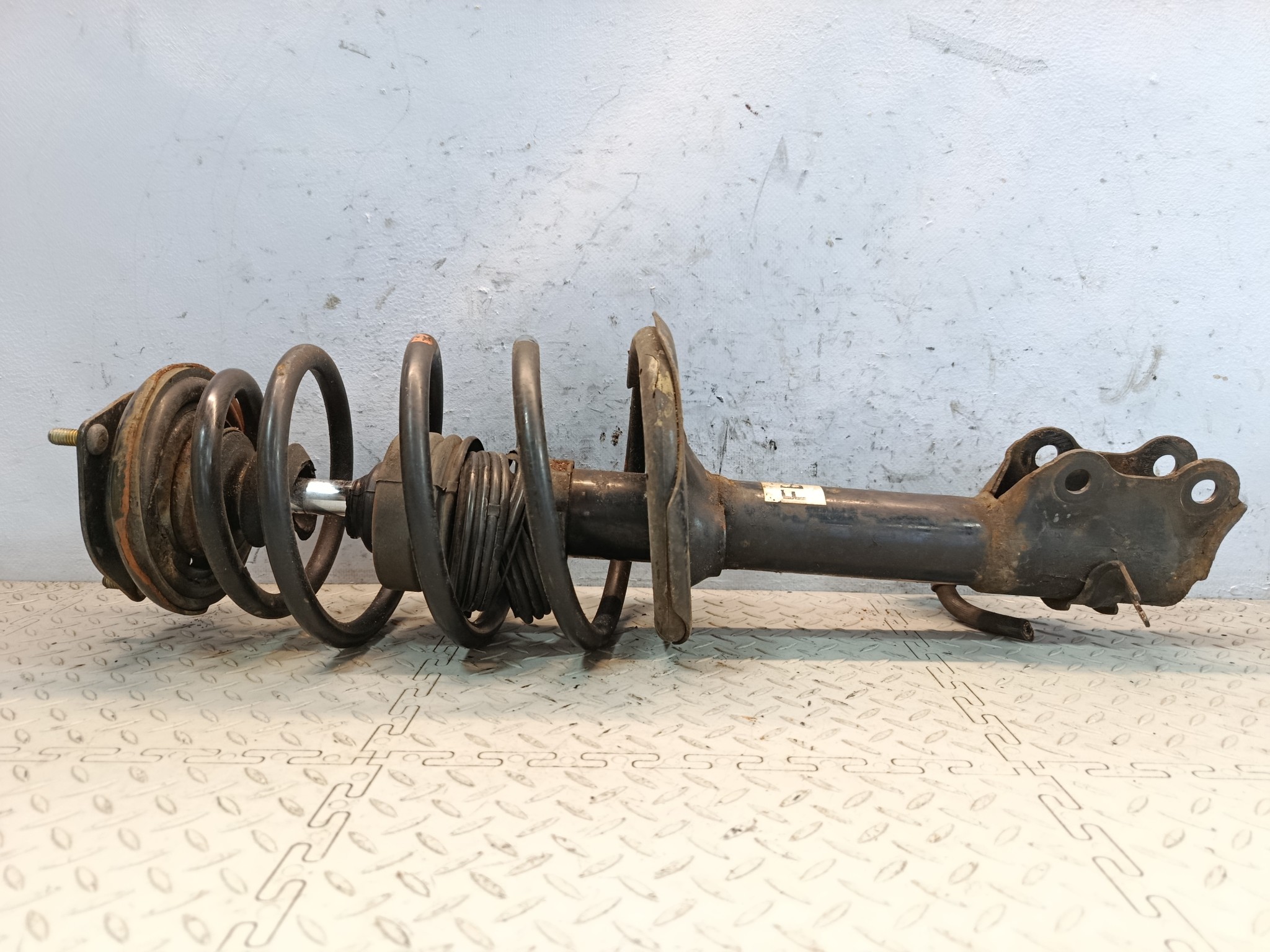СТОЙКА ХОДОВКИ NISSAN MAZDA ПЕРЕДНЯЯ ПРАВАЯ 54302WD226  KE854