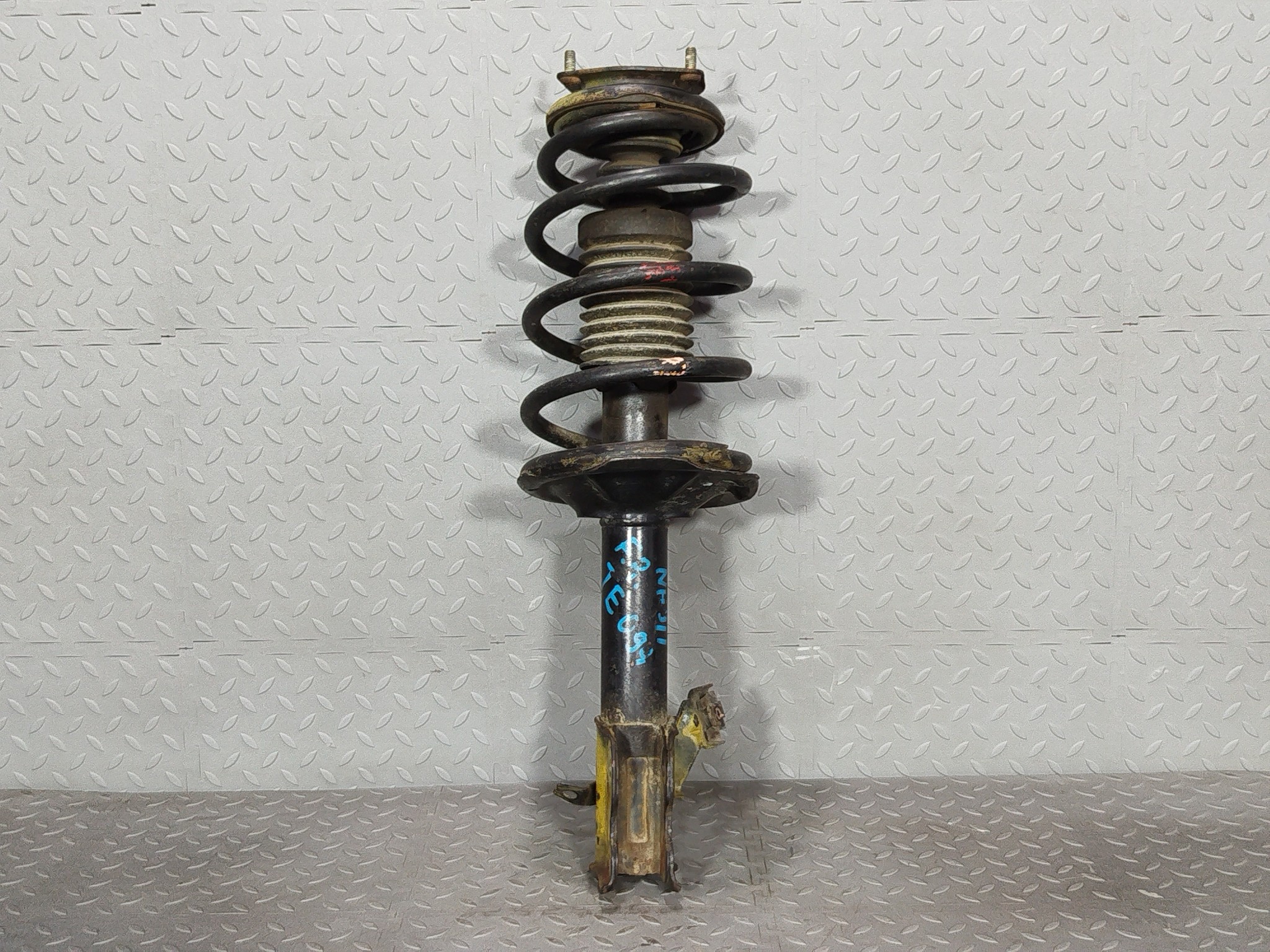 СТОЙКА ХОДОВКИ NISSAN MAZDA ПЕРЕДНЯЯ ПРАВАЯ 54302WD226  TE099