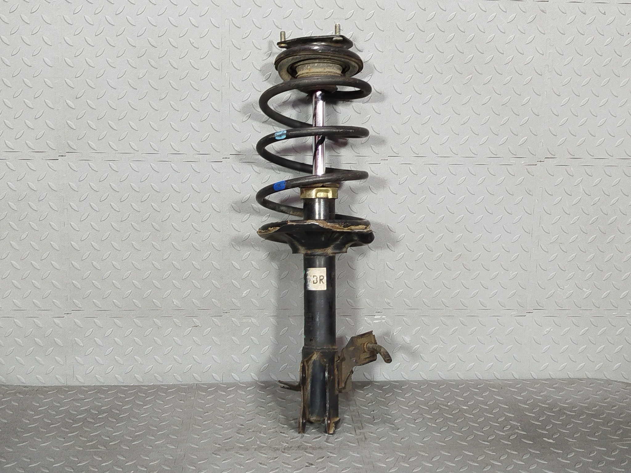 СТОЙКА ХОДОВКИ NISSAN MAZDA ПЕРЕДНЯЯ ПРАВАЯ 54302WD226  F2130