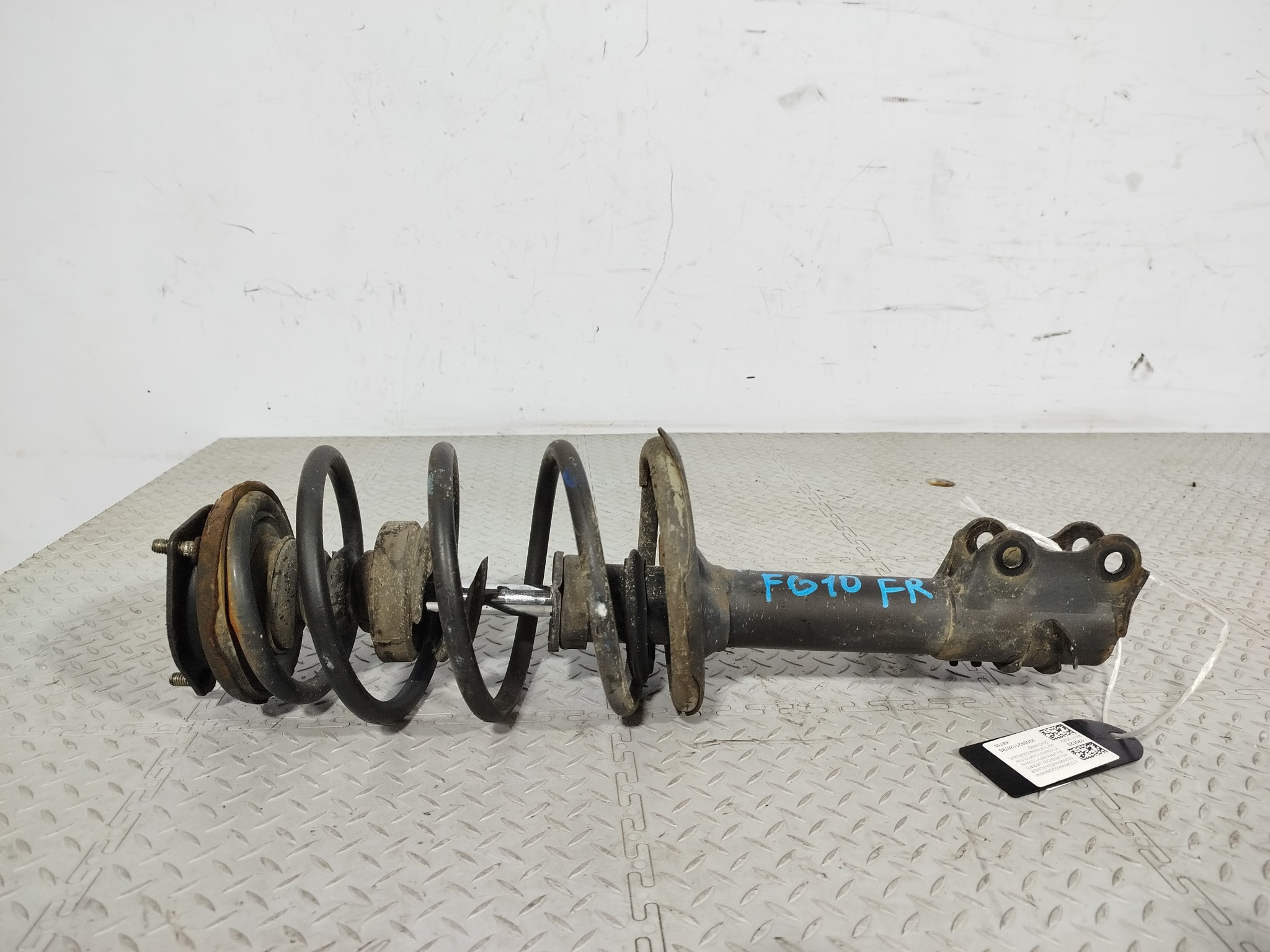 СТОЙКА ХОДОВКИ NISSAN MAZDA ПЕРЕДНЯЯ ПРАВАЯ 54302WD226  KE759