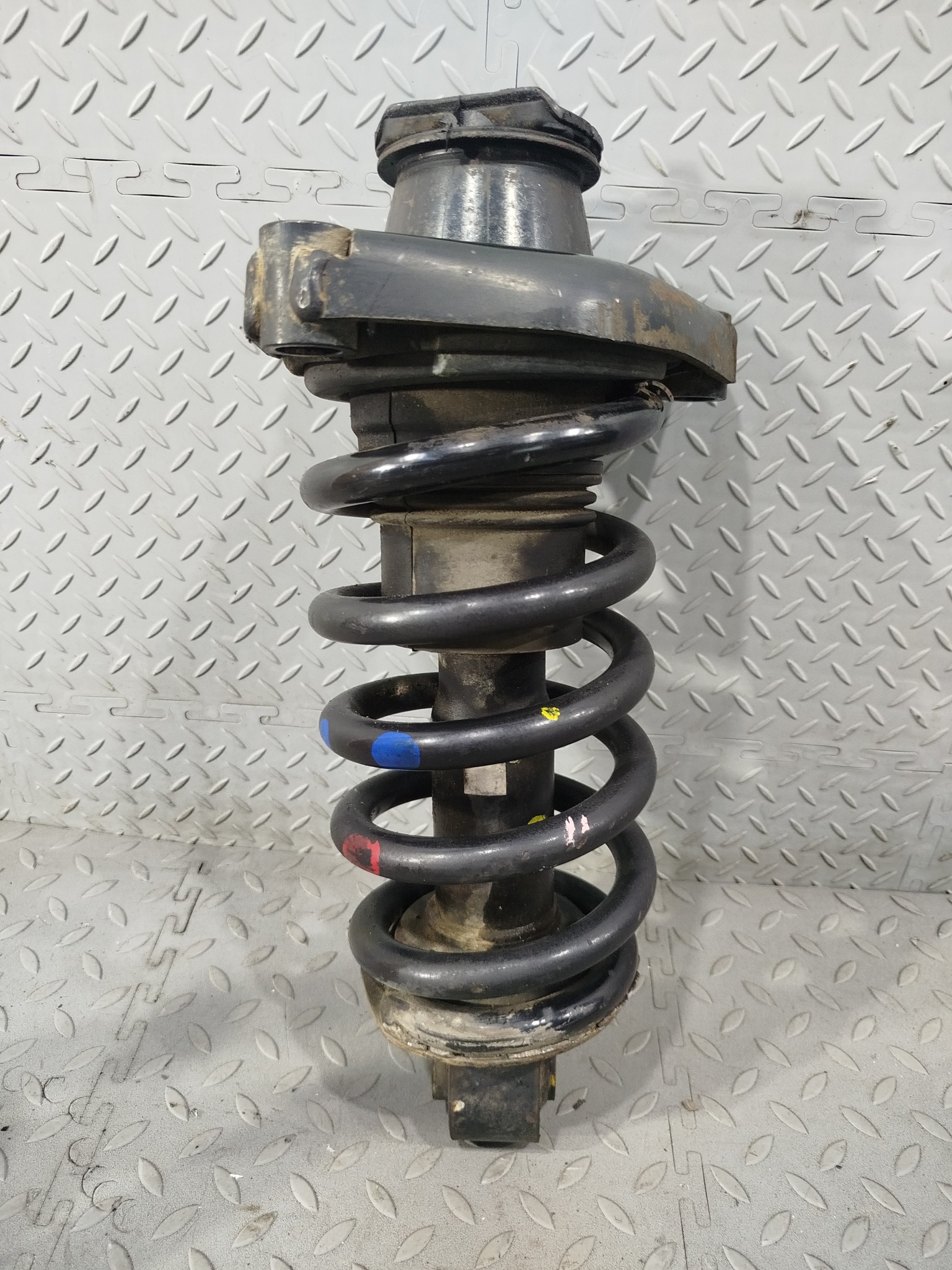 СТОЙКА ХОДОВКИ NISSAN MAZDA ЗАДНЯЯ ЛЕВАЯ 56211WF126 GE352
