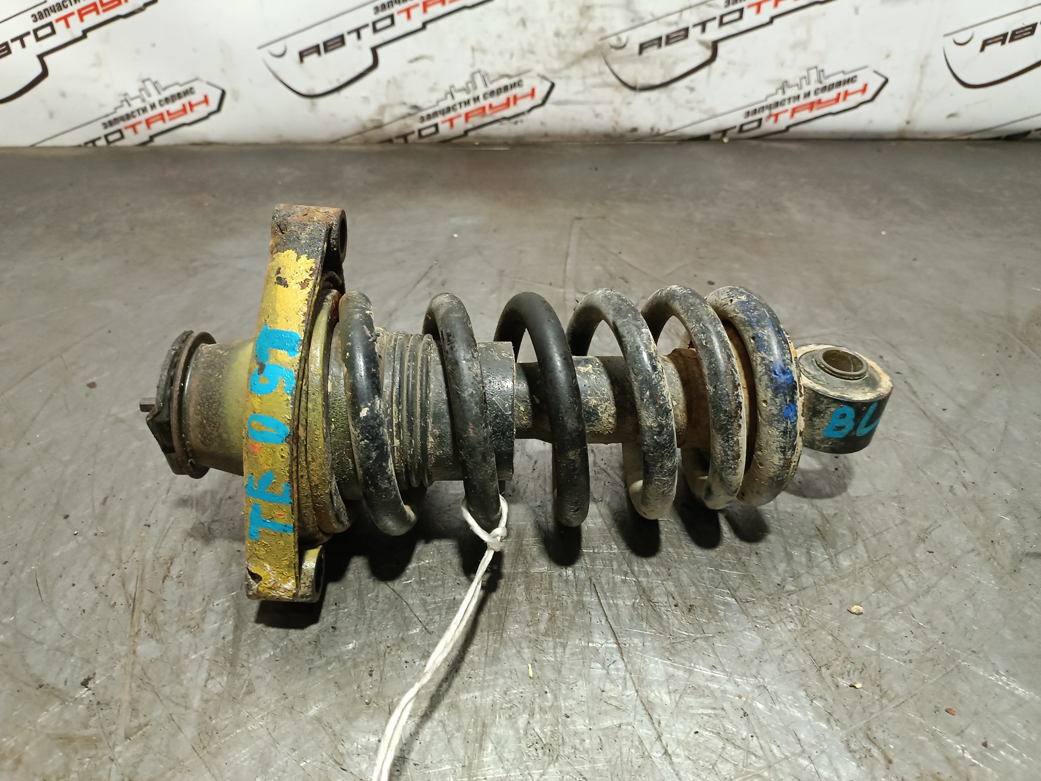 СТОЙКА ХОДОВКИ NISSAN MAZDA ЗАДНЯЯ ЛЕВАЯ 56211WF126 TE091