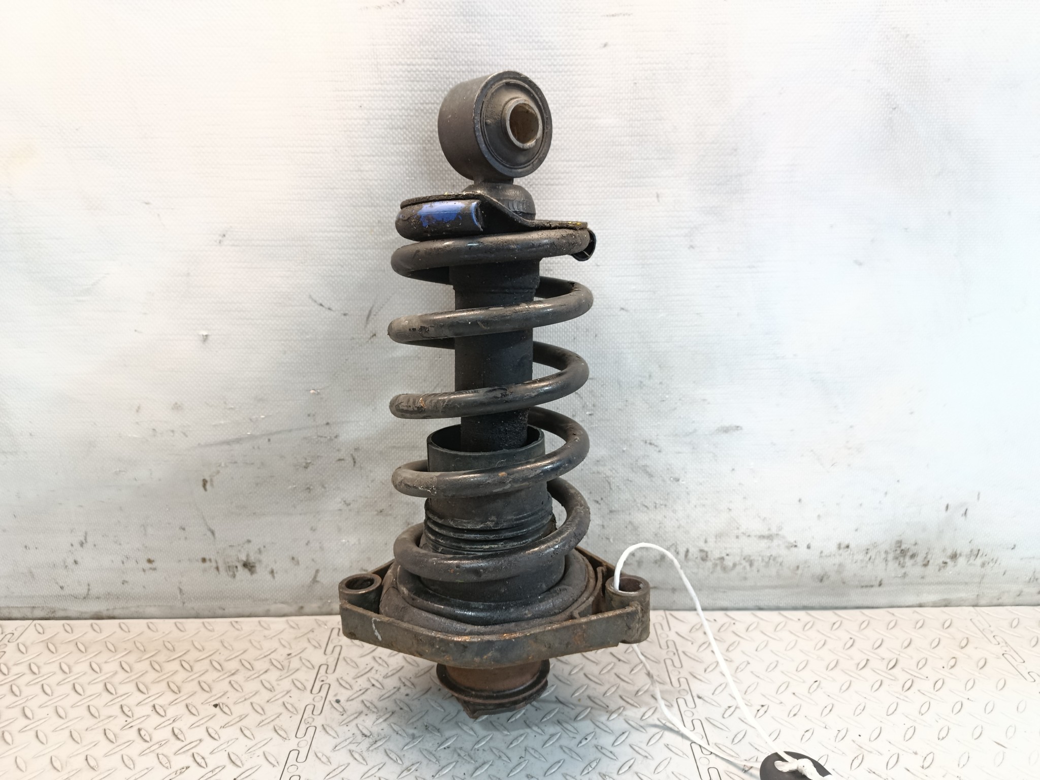 СТОЙКА ХОДОВКИ NISSAN MAZDA ЗАДНЯЯ ПРАВАЯ 56210WF126 KB1537