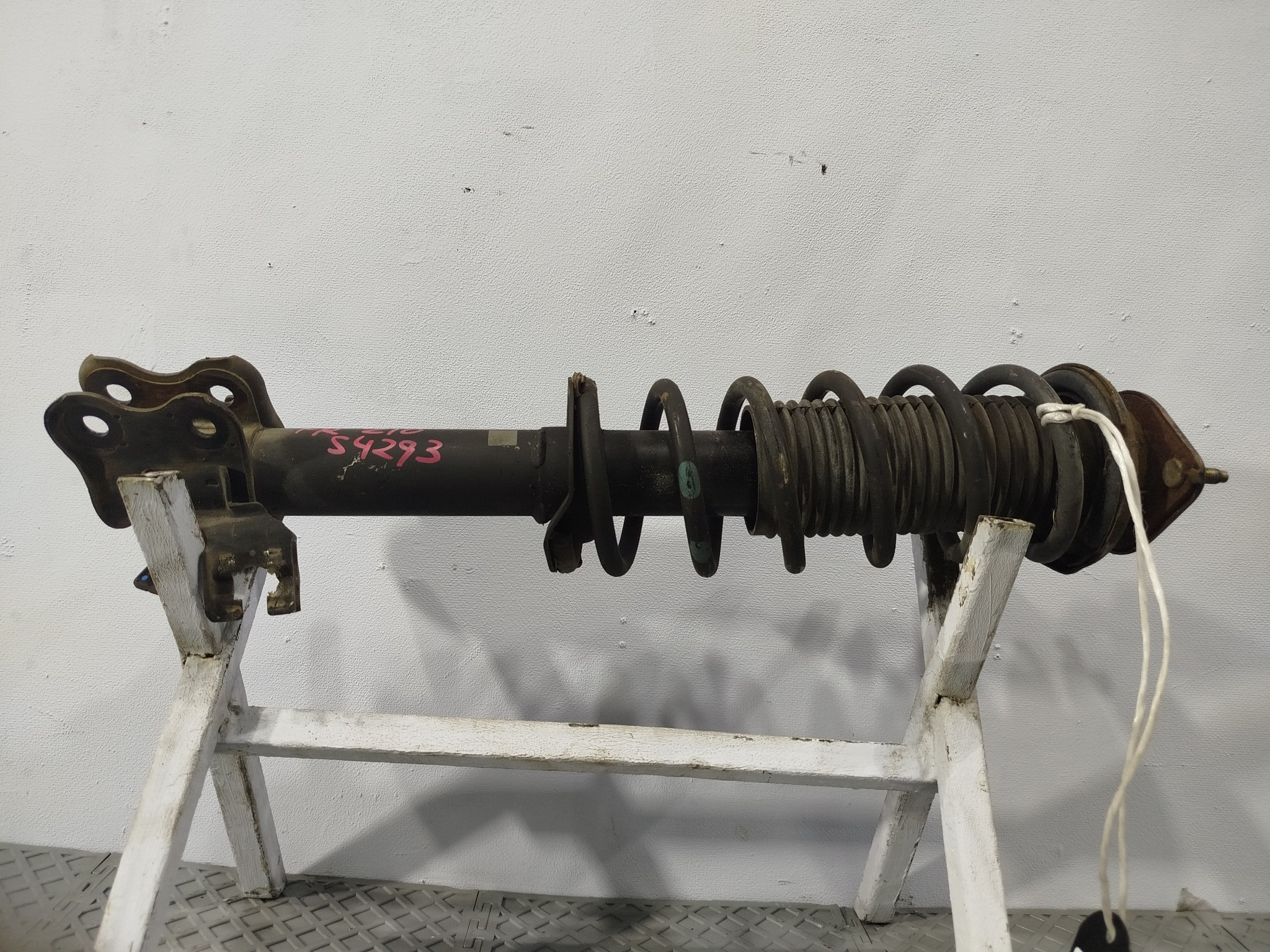 СТОЙКА ХОДОВКИ NISSAN ПЕРЕДНЯЯ ПРАВАЯ 5430241B85  S4293