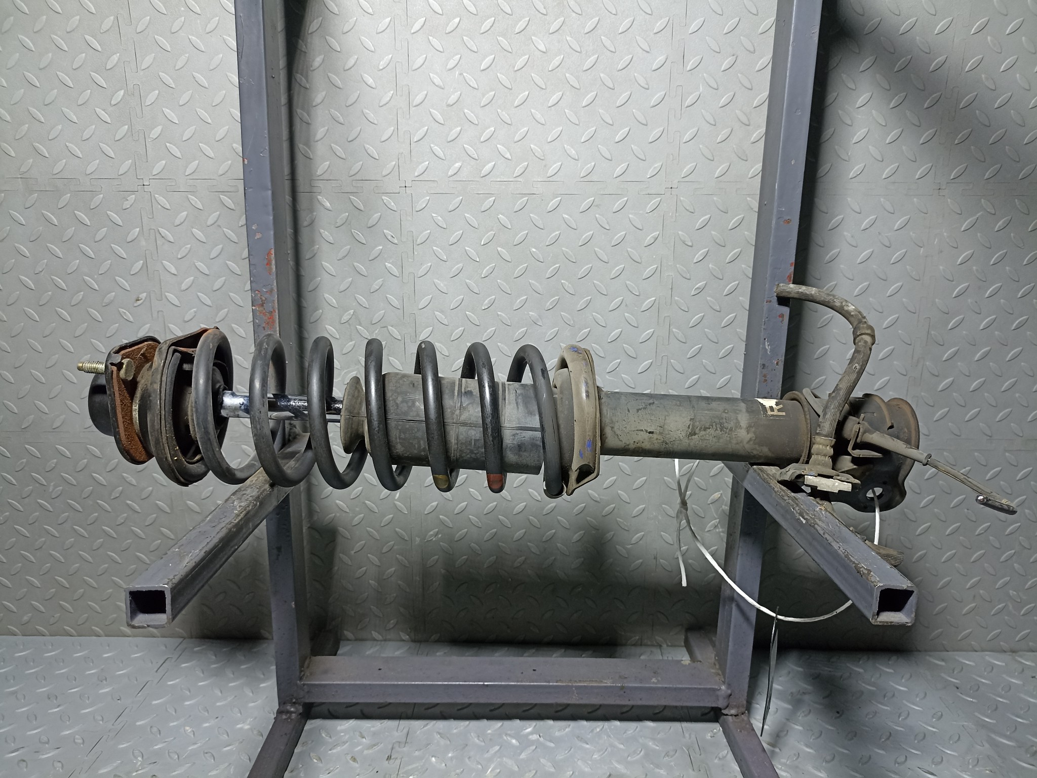 СТОЙКА ХОДОВКИ NISSAN ПЕРЕДНЯЯ ПРАВАЯ 5430241B85  S4355