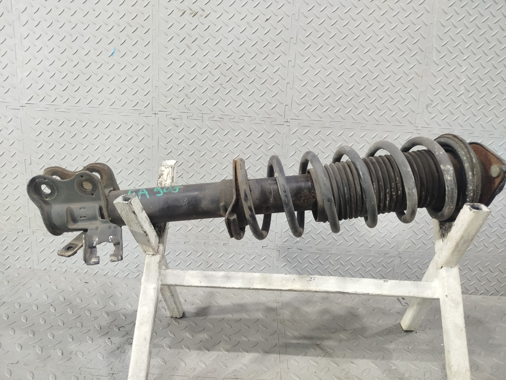 СТОЙКА ХОДОВКИ NISSAN ПЕРЕДНЯЯ ПРАВАЯ 5430241B85  GA908