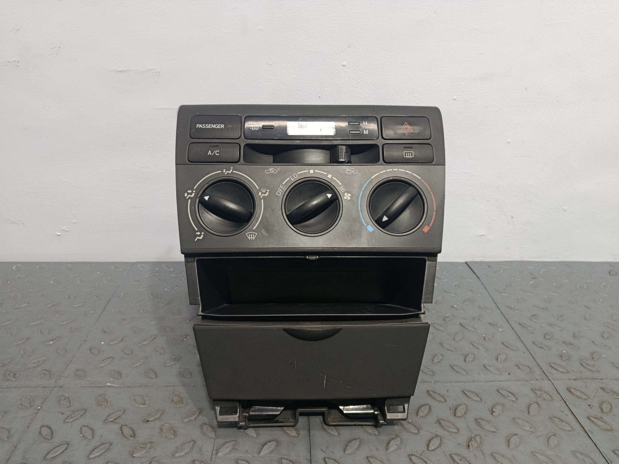 БЛОК КЛИМАТ-КОНТРОЛЯ TOYOTA 559001A030  S4115