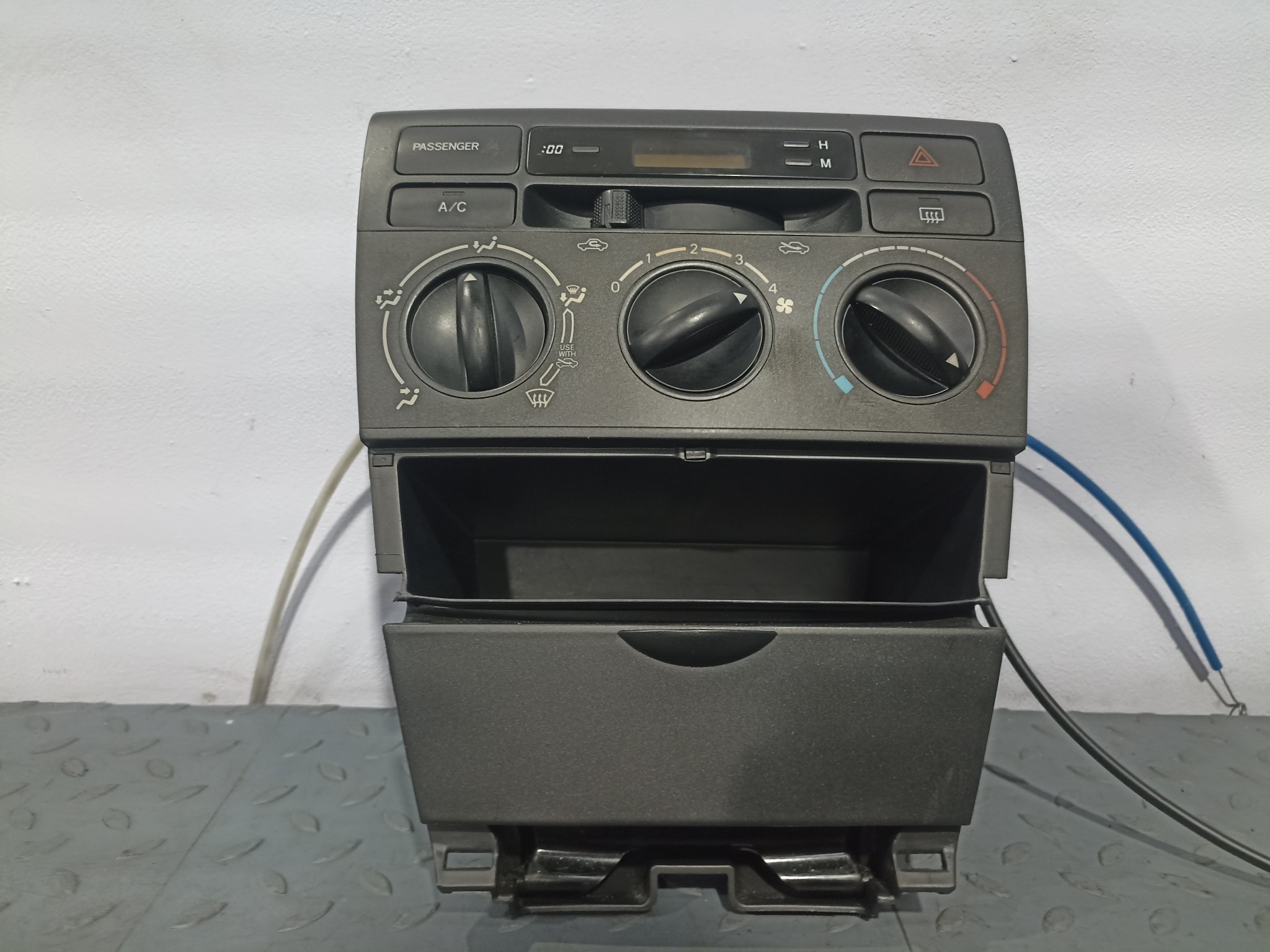 БЛОК КЛИМАТ-КОНТРОЛЯ TOYOTA 559001A030  S4152