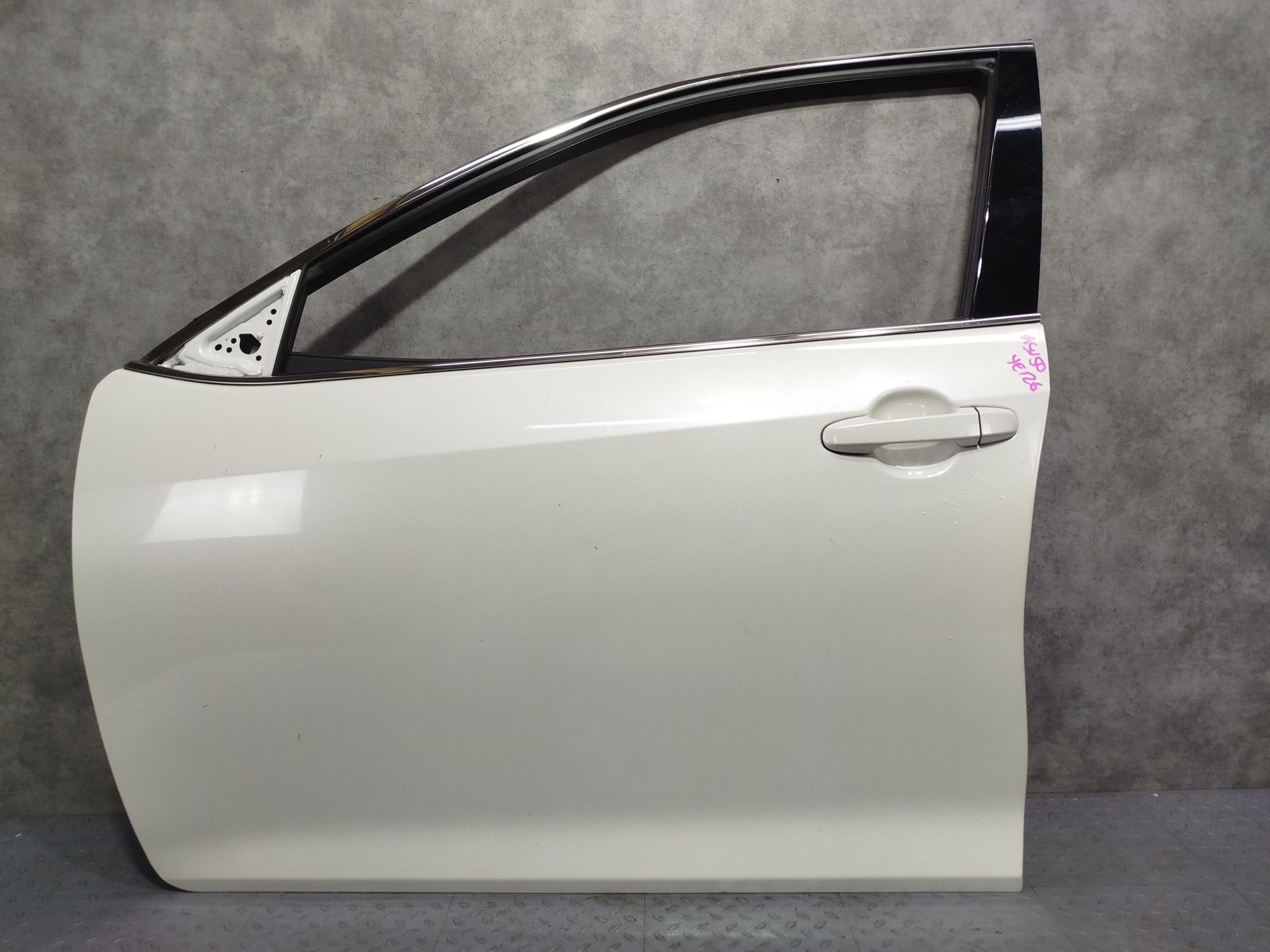 ДВЕРЬ TOYOTA DAIHATSU ALTIS CAMRY 6700233200 ПЕРЕДНЯЯ ЛЕВАЯ белый, 070 YE126