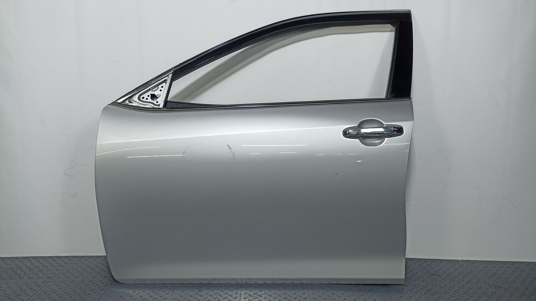 ДВЕРЬ TOYOTA DAIHATSU ALTIS CAMRY 6700233200 ПЕРЕДНЯЯ ЛЕВАЯ серебро, 1F7 FA1192