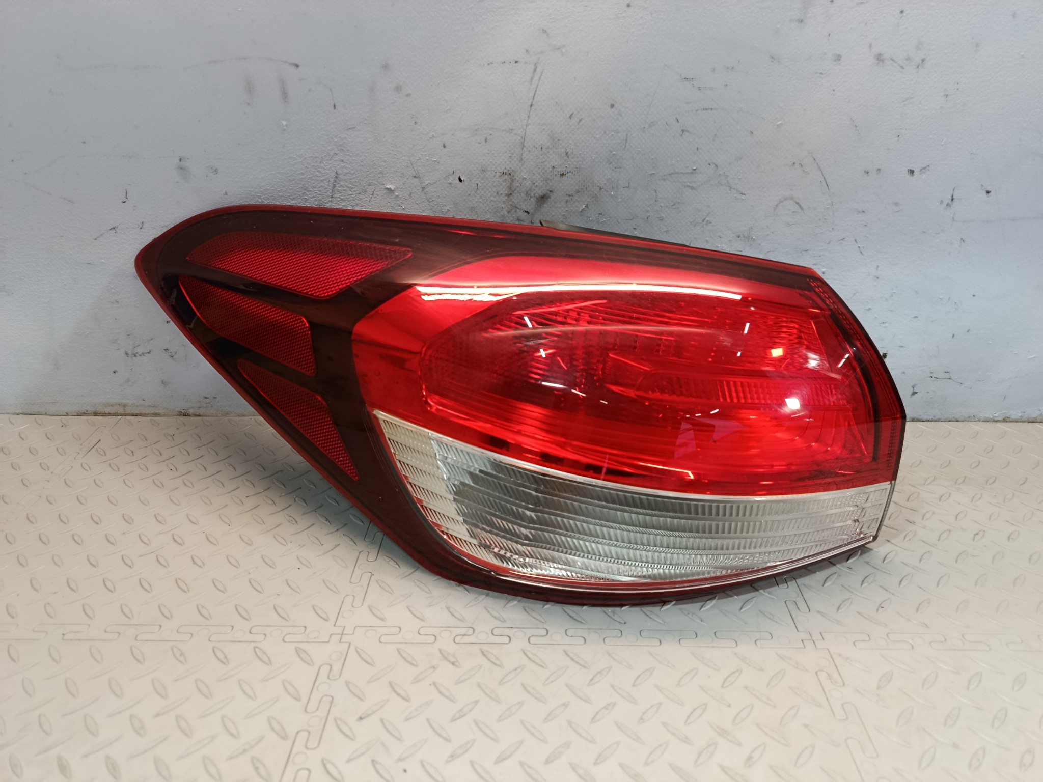 ФОНАРЬ KIA ЛЕВЫЙ 92401A7600 YE061