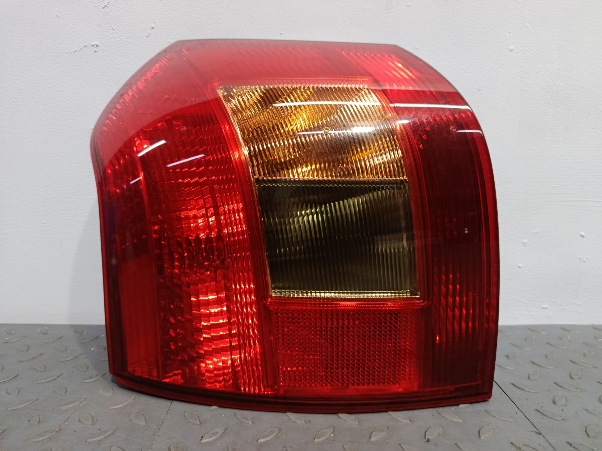 ФОНАРЬ TOYOTA ЛЕВЫЙ 8156013470  S4029