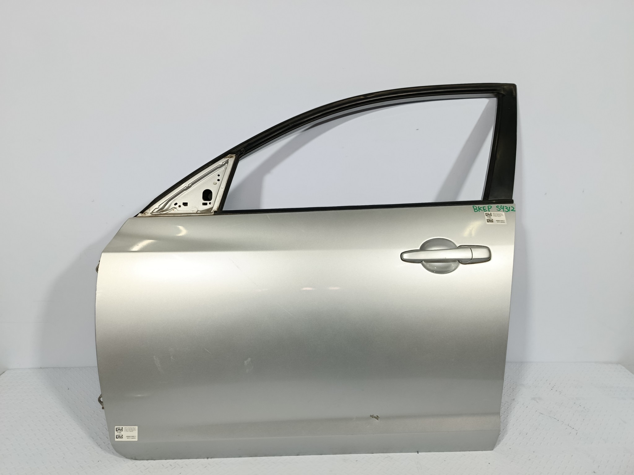 ДВЕРЬ MAZDA AXELA MAZDA3 BPYK5902XA ПЕРЕДНЯЯ ЛЕВАЯ серебро, 22V S4312