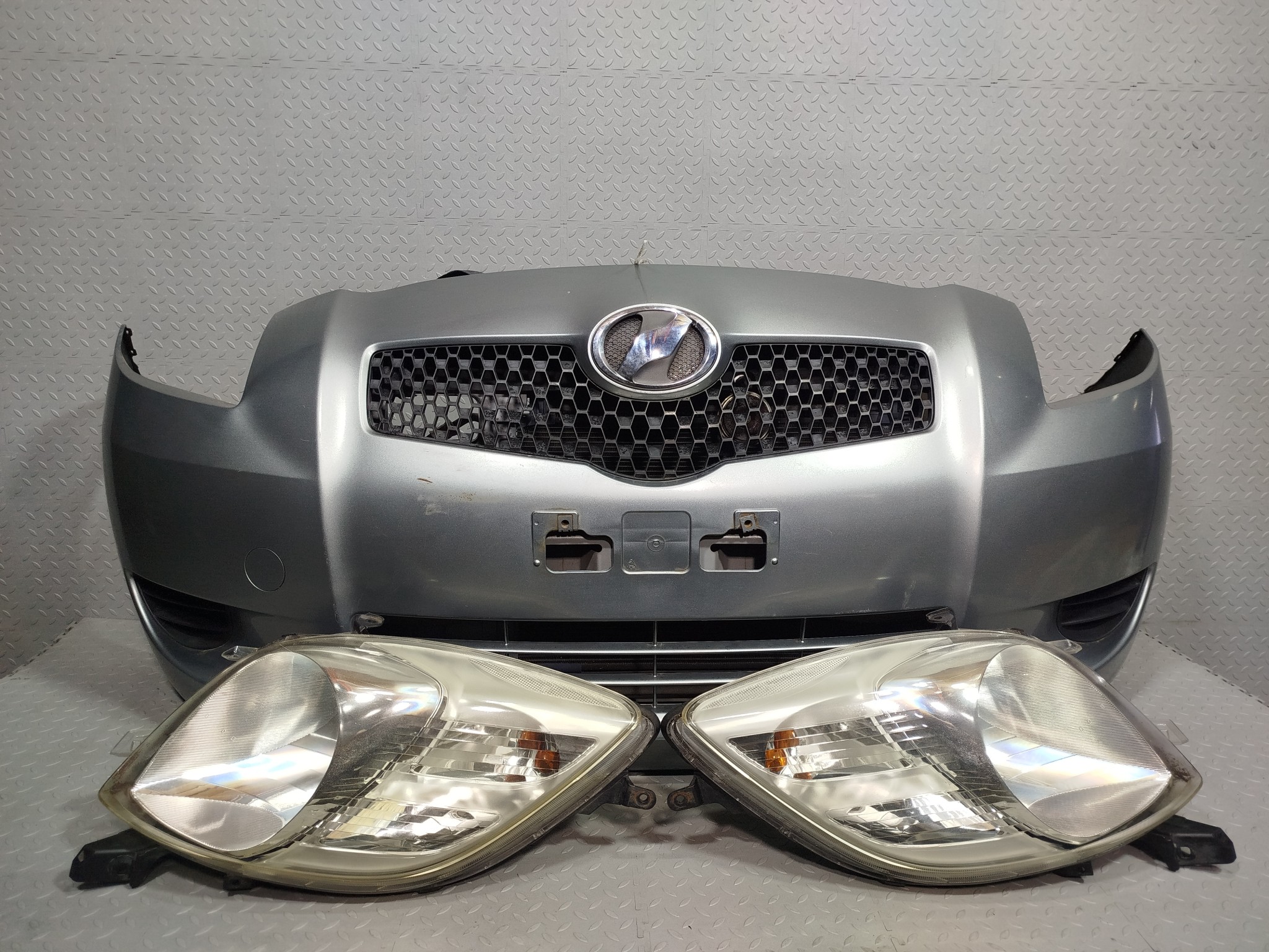НОУСКАТ TOYOTA VITZ YARIS 5211952410B0 серый, 1F8 KE829
