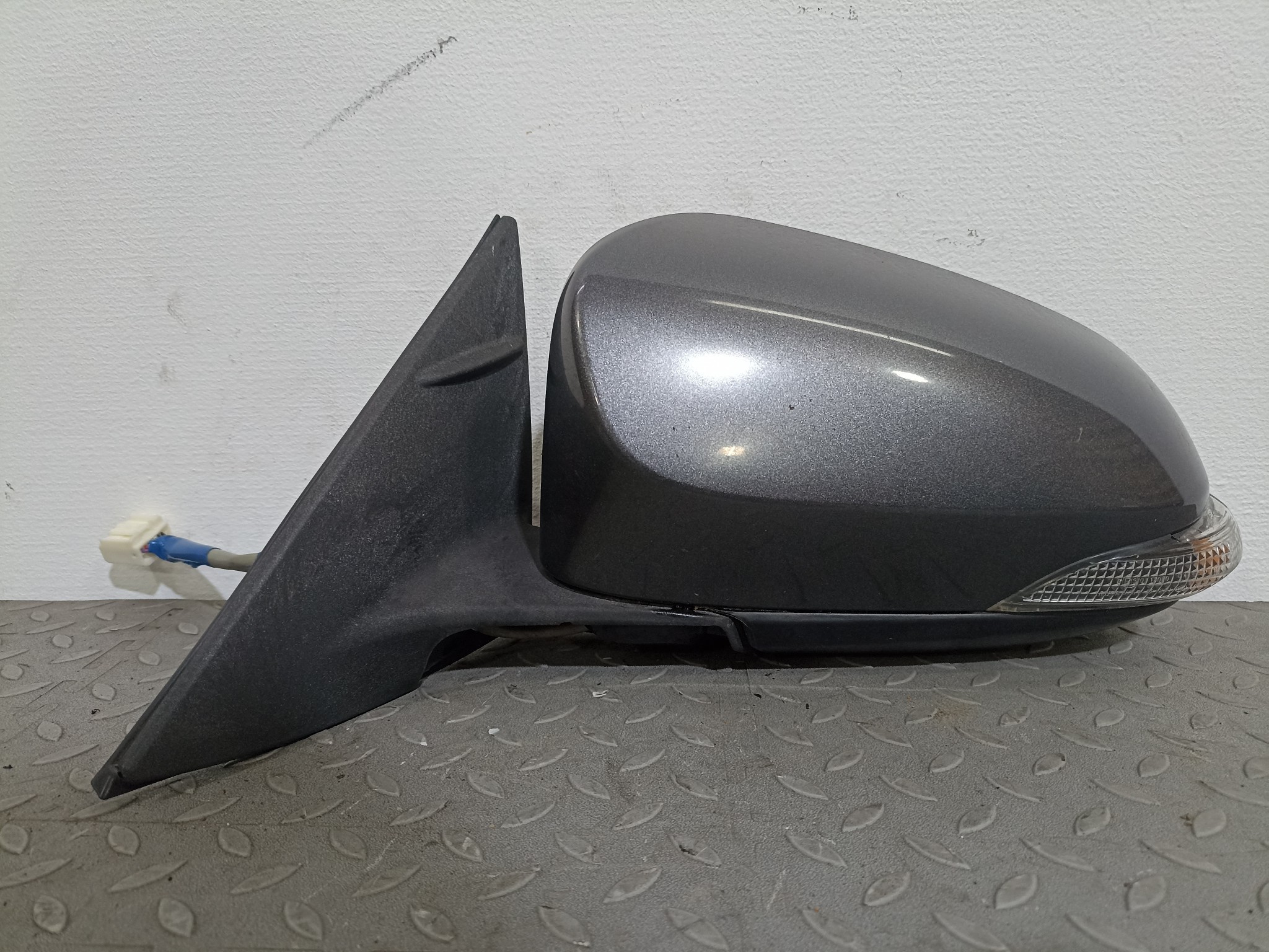 ЗЕРКАЛО TOYOTA DAIHATSU ALTIS CAMRY ЛЕВОЕ 8794033A50 темно-серый, 1G3 YE118Z