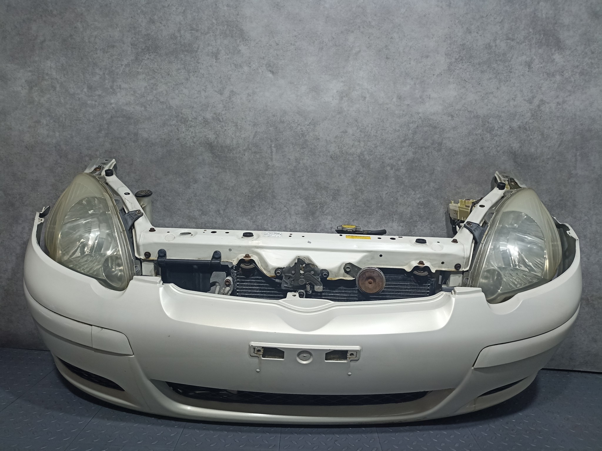 НОУСКАТ TOYOTA VITZ YARIS 5211952913  белый, 057 TA2034