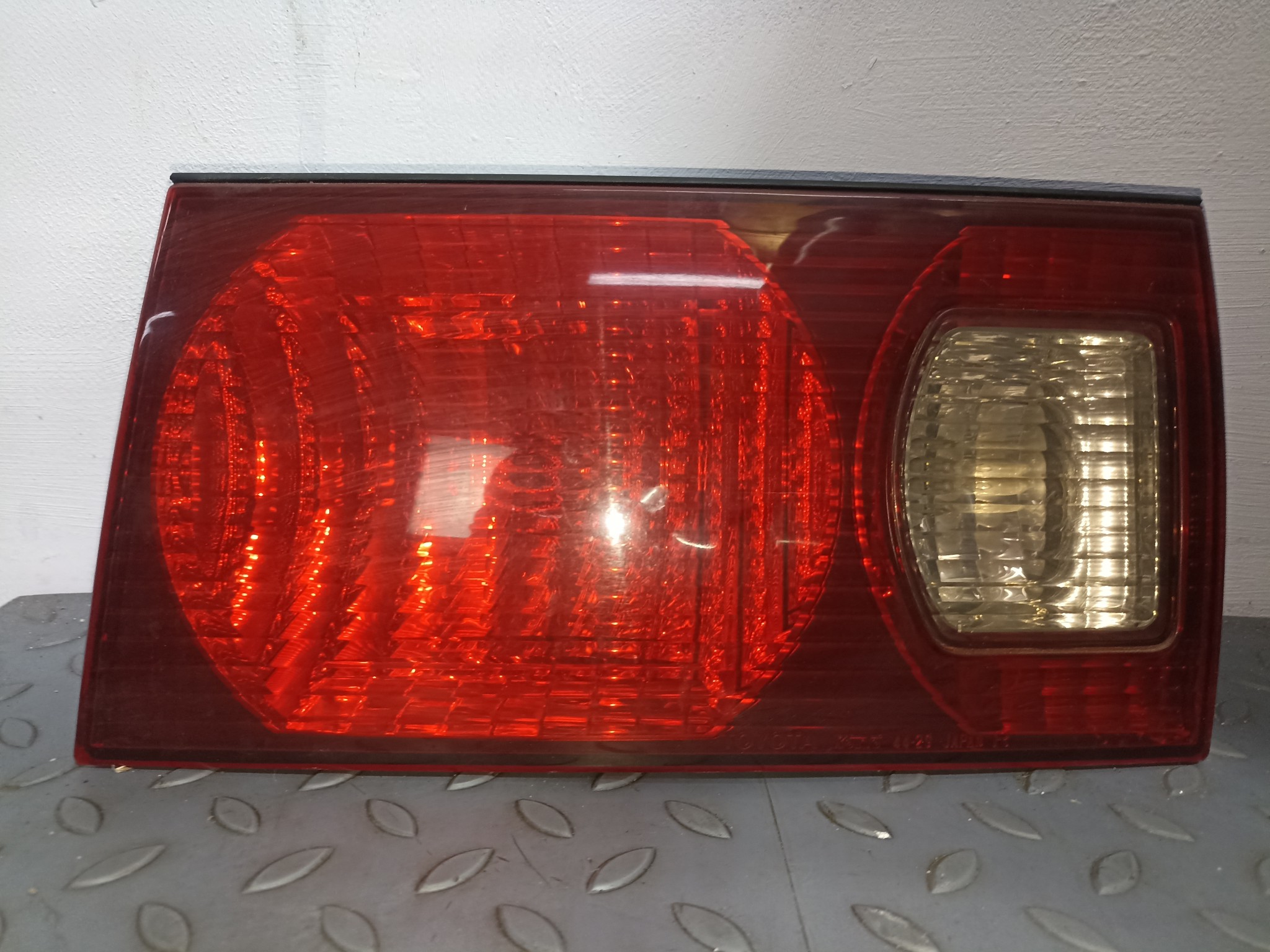 ФАЛЬШПАНЕЛЬ TOYOTA ПРАВАЯ 8158044040  TE128Z