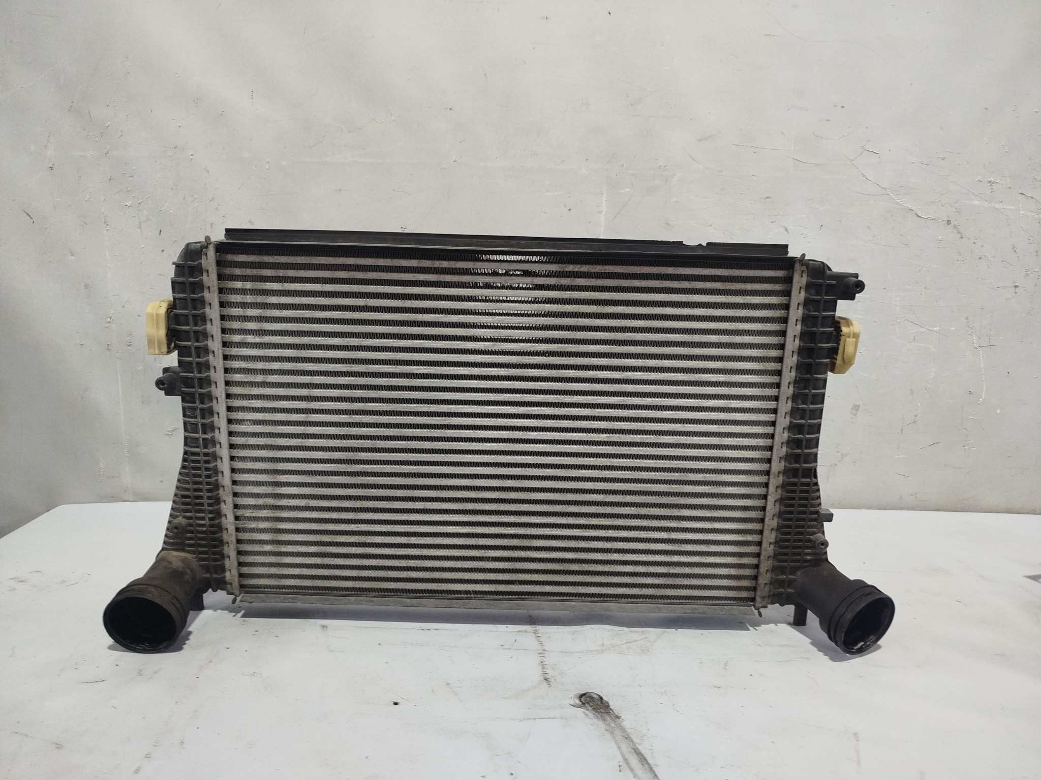 РАДИАТОР ИНТЕРКУЛЕРА AUDI VOLKSWAGEN SEAT SKODA 1K0145803A KB236Z
