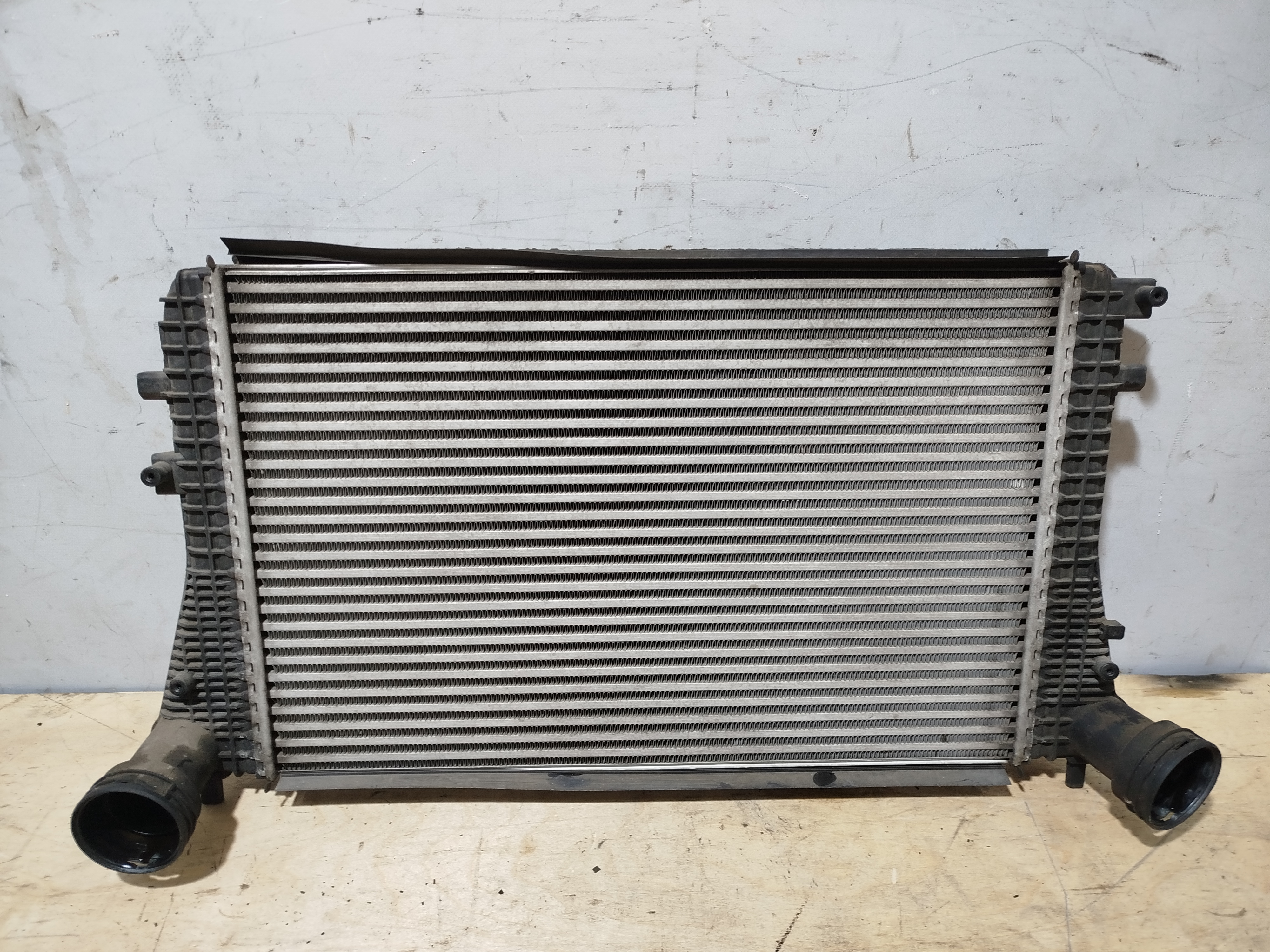РАДИАТОР ИНТЕРКУЛЕРА AUDI VOLKSWAGEN SEAT SKODA 1K0145803A FA353Z