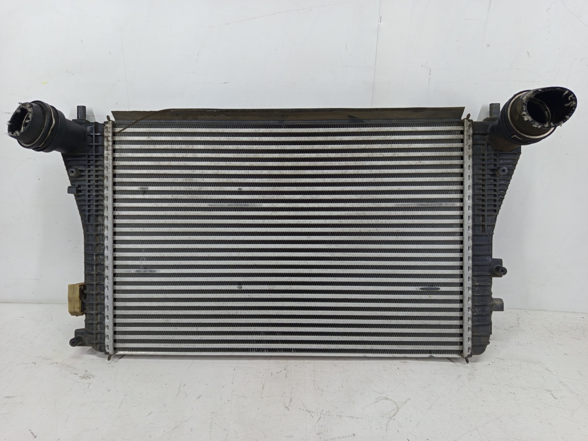РАДИАТОР ИНТЕРКУЛЕРА AUDI VOLKSWAGEN SEAT SKODA 1K0145803A NA8057Z