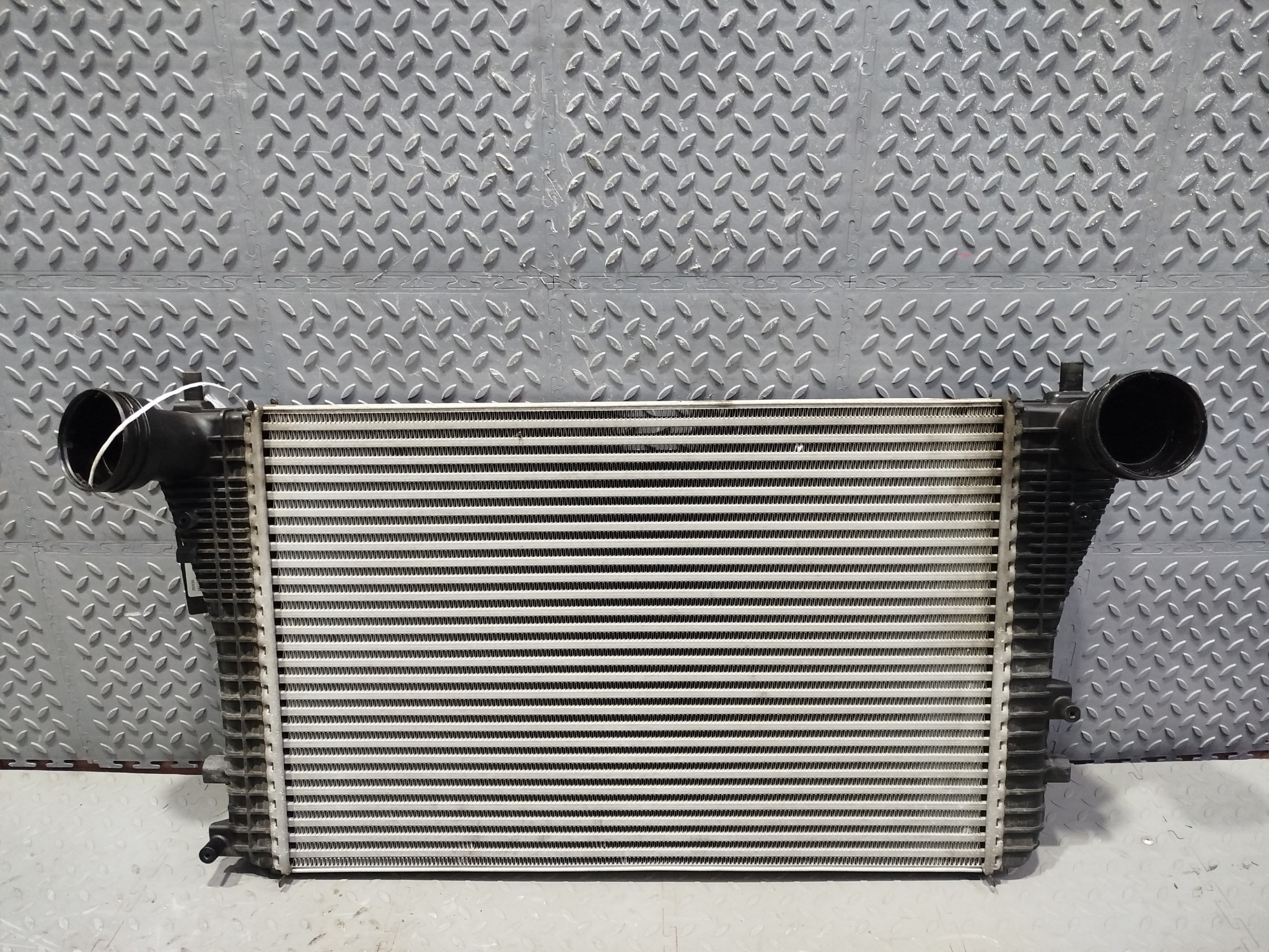 РАДИАТОР ИНТЕРКУЛЕРА AUDI VOLKSWAGEN SEAT SKODA 1K0145803A YE009Z