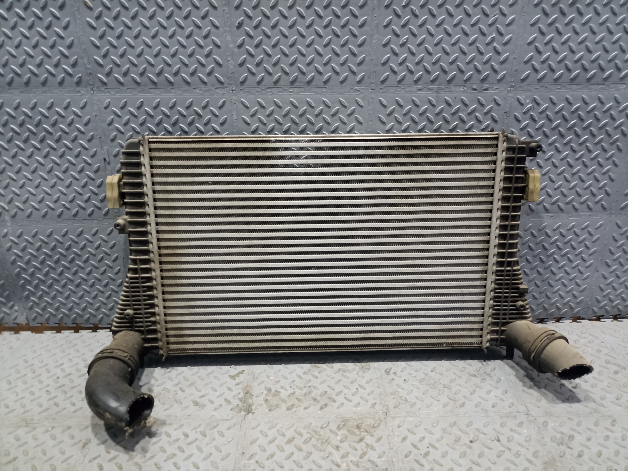 РАДИАТОР ИНТЕРКУЛЕРА AUDI VOLKSWAGEN SEAT SKODA 1K0145803A DY347Z