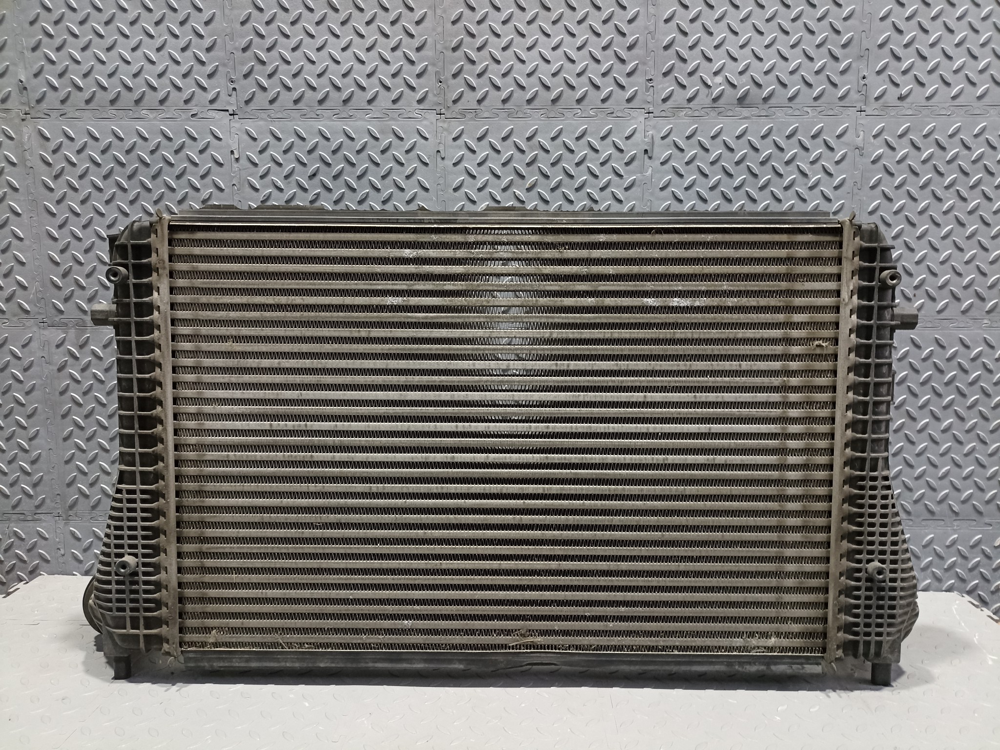 РАДИАТОР ИНТЕРКУЛЕРА AUDI VOLKSWAGEN SEAT SKODA 1K0145803A NA7887Z