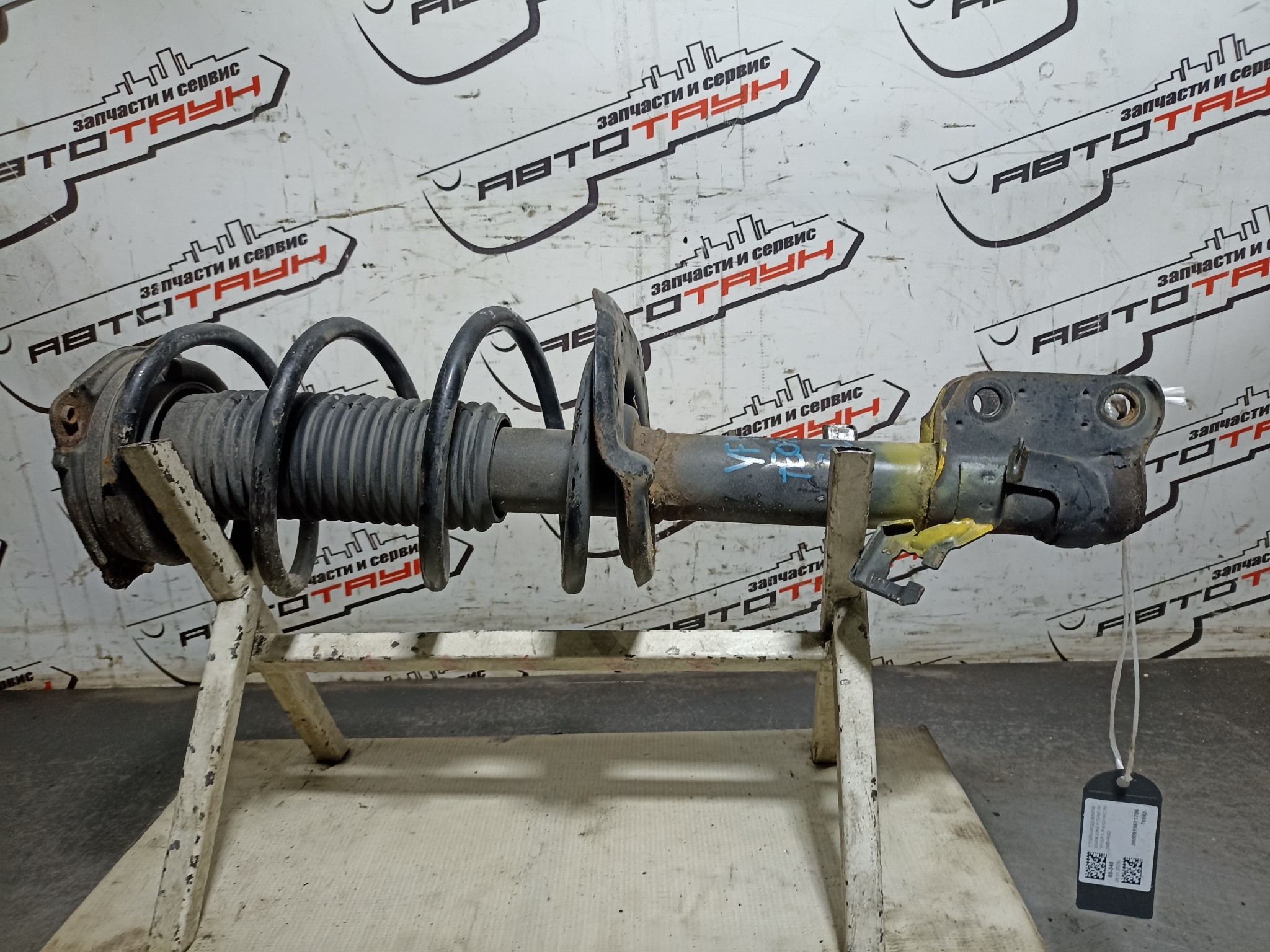 СТОЙКА ХОДОВКИ NISSAN ПЕРЕДНЯЯ ЛЕВАЯ E43031KC2B  TE082