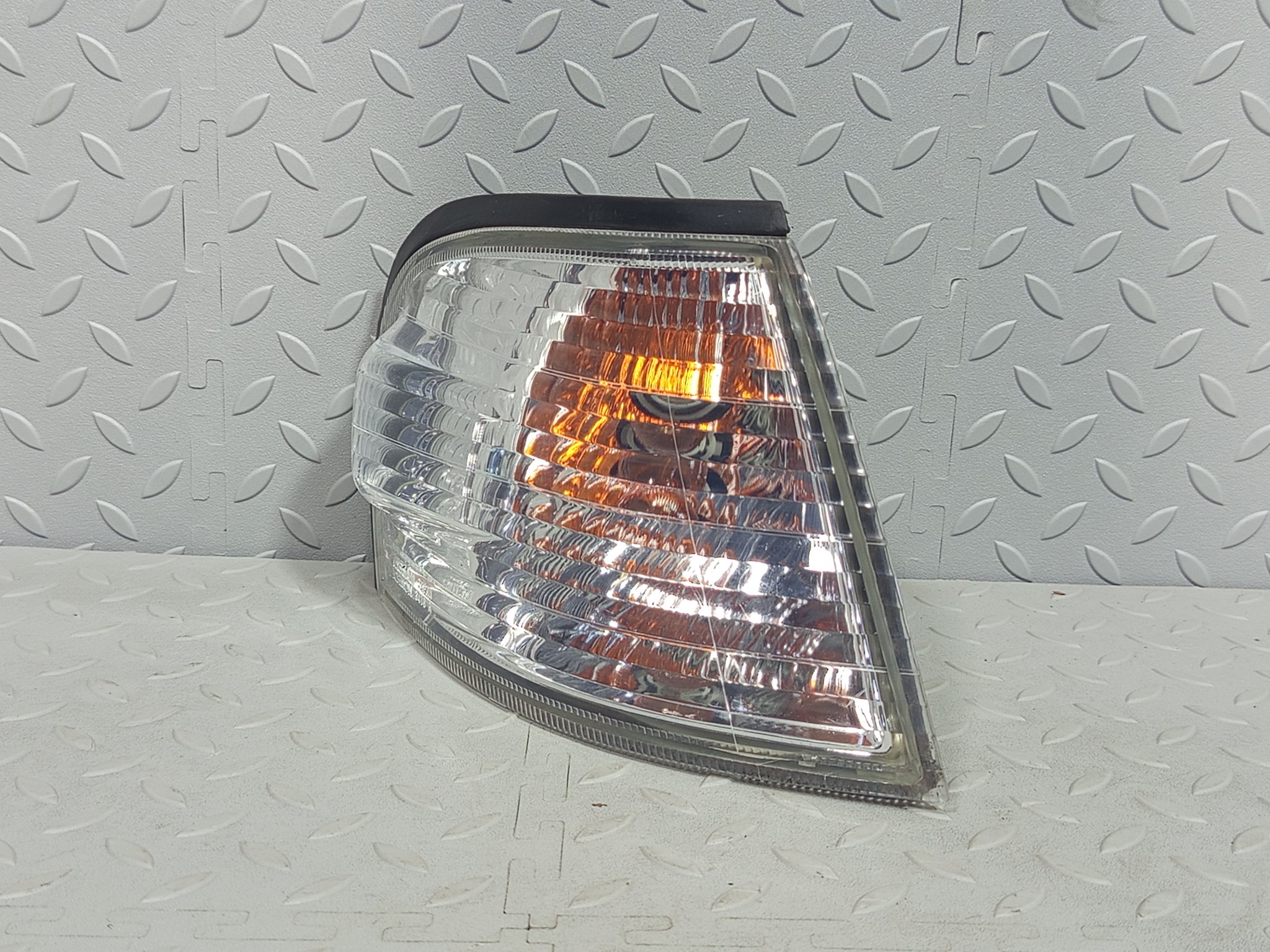ГАБАРИТ NISSAN ПРАВЫЙ 261204M400  KE826