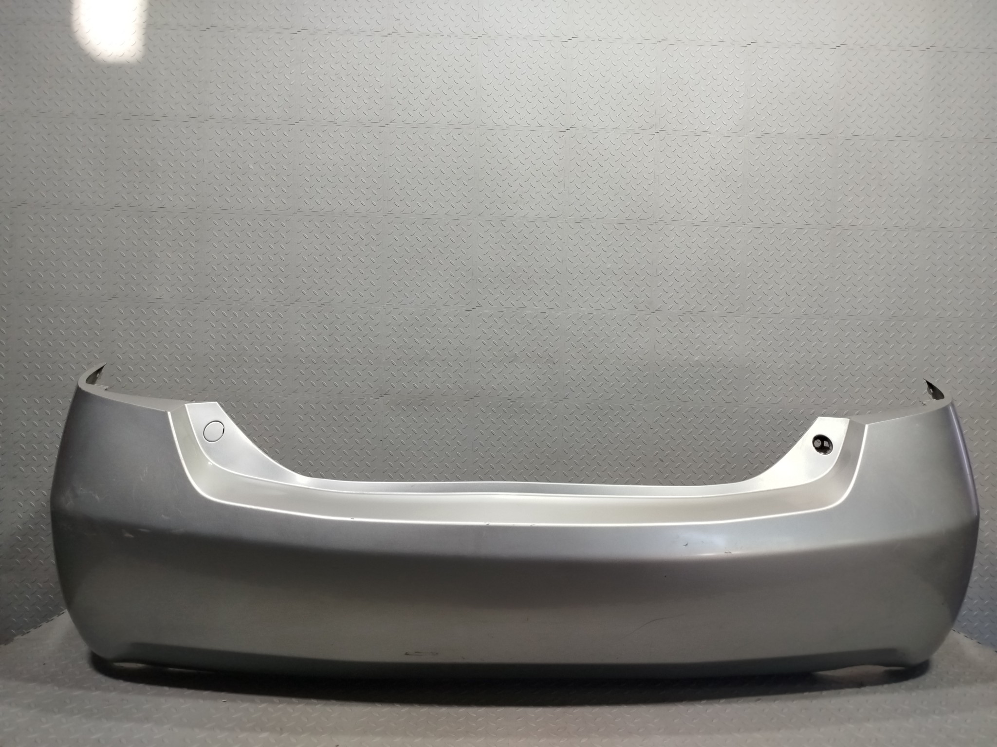 БАМПЕР TOYOTA DAIHATSU ALTIS CAMRY 5215933180A2 ЗАДНИЙ  серебро, 1D4 S4387