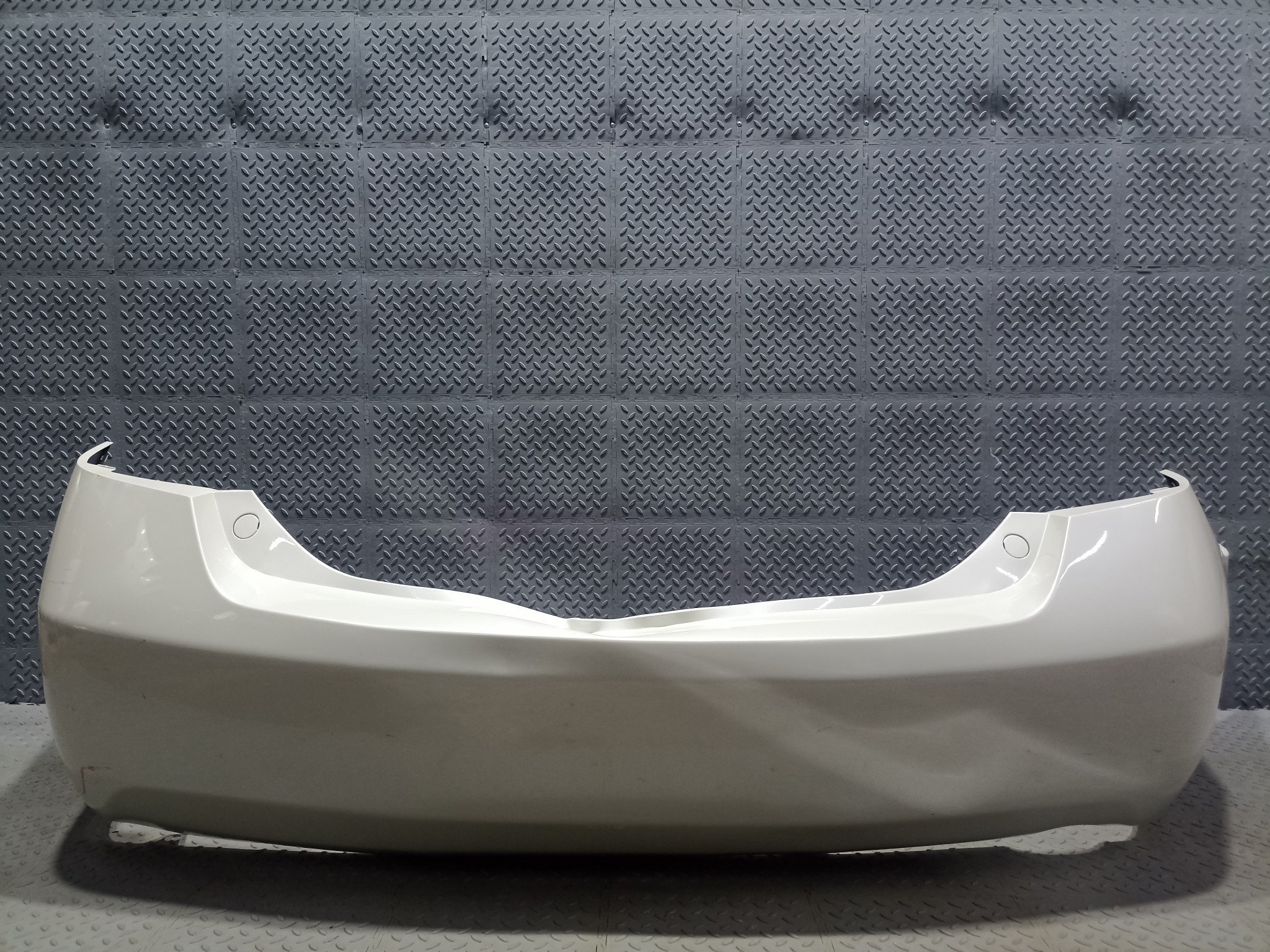 БАМПЕР TOYOTA DAIHATSU ALTIS CAMRY 5215933180A2 ЗАДНИЙ  белый, 070 S4108