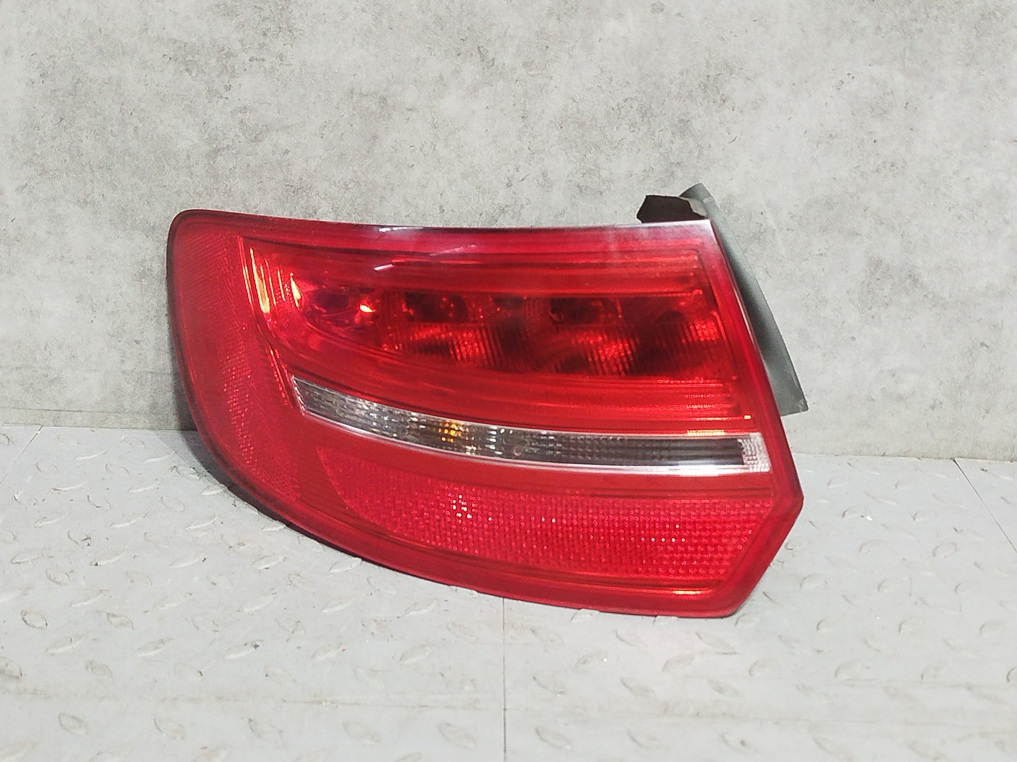 ФОНАРЬ AUDI ЛЕВЫЙ 8P4945095E TA2019