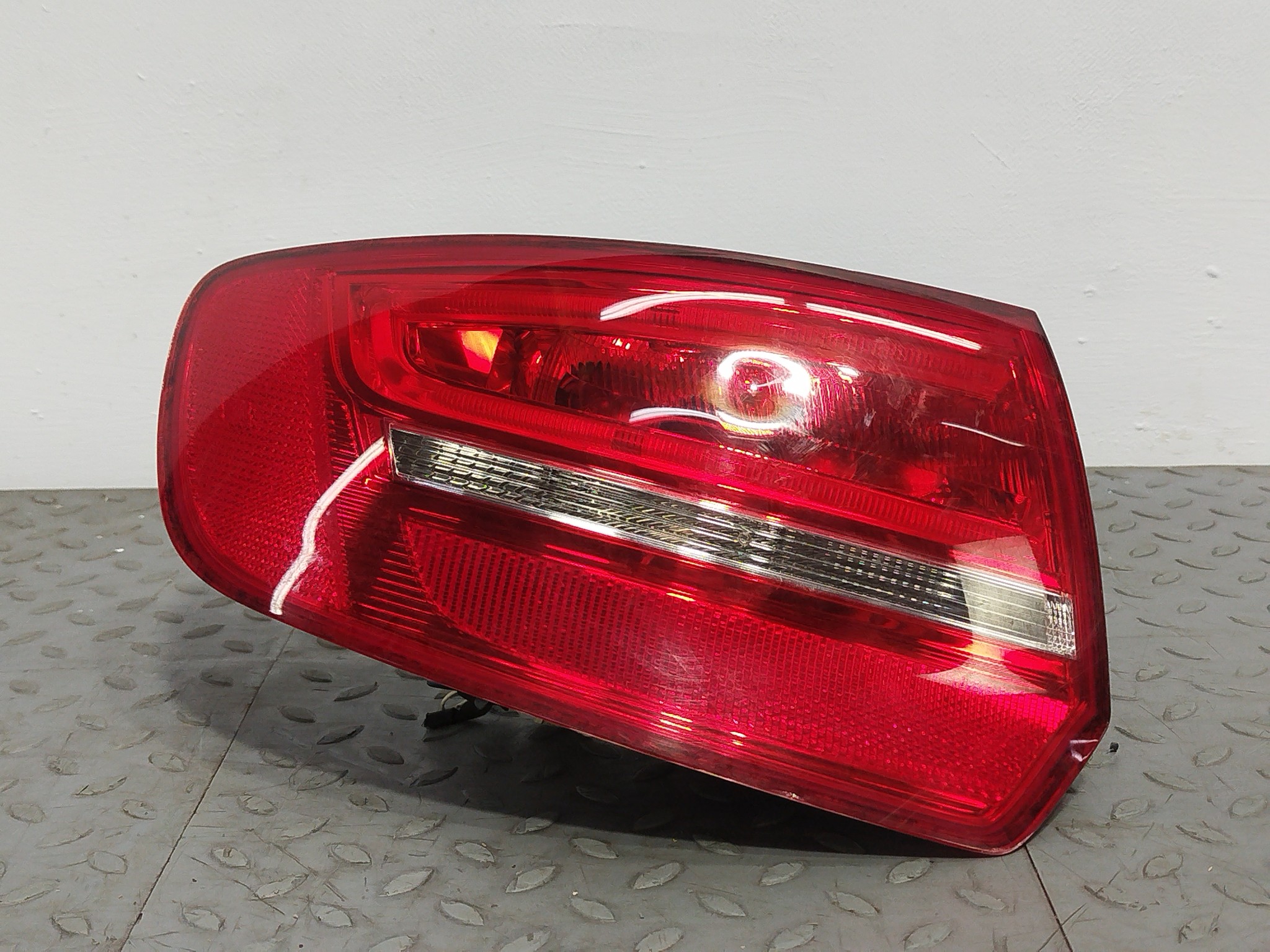 ФОНАРЬ AUDI ЛЕВЫЙ 8P4945095E KB1689