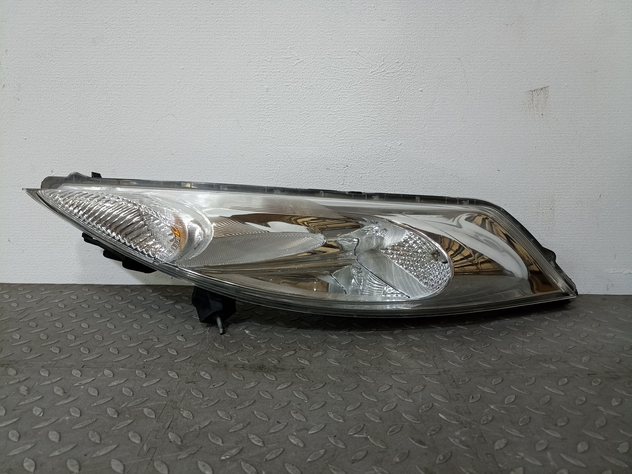 ГАБАРИТ NISSAN ЛЕВЫЙ 261251KL0C TA2035