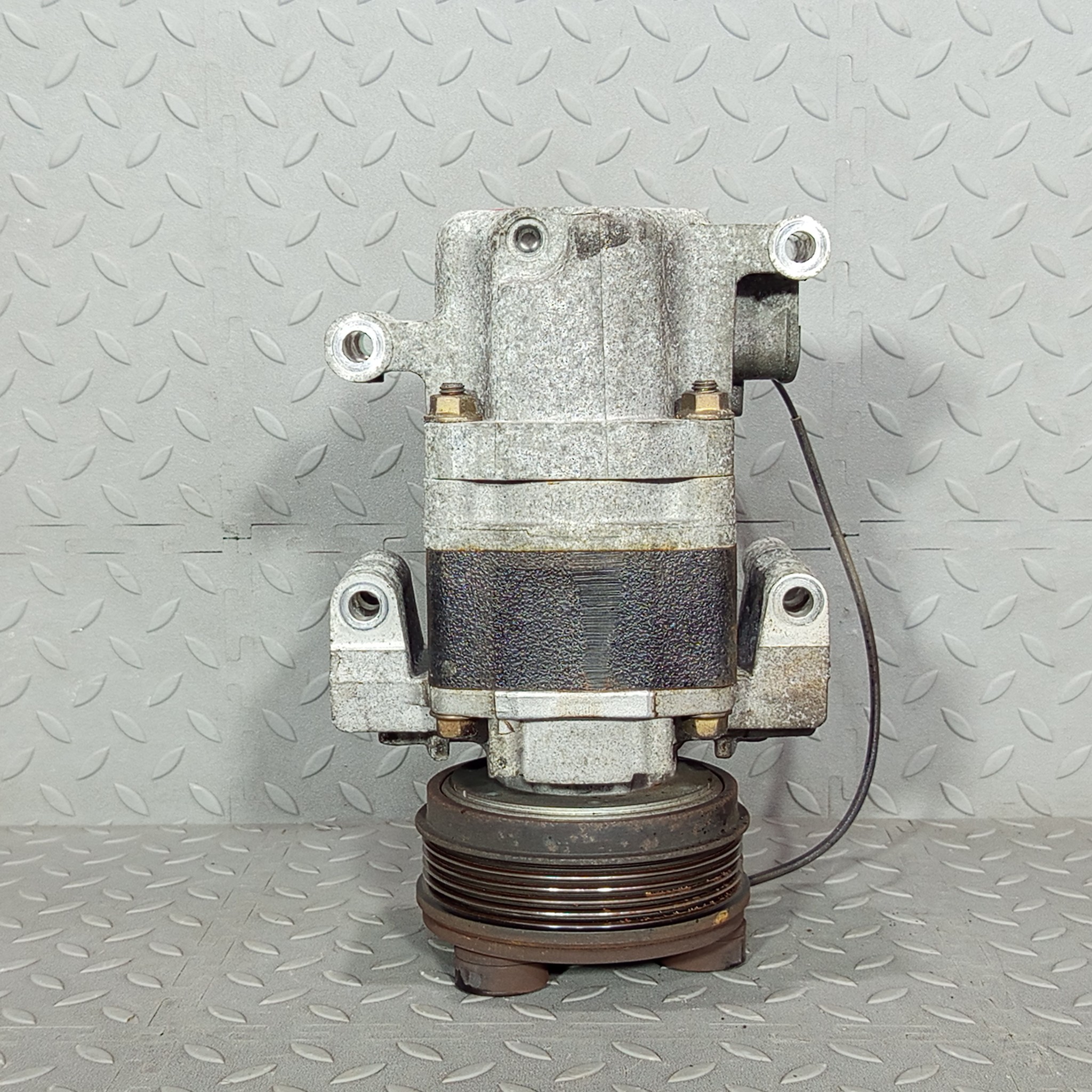 КОМПРЕССОР КОНДИЦИОНЕРА MAZDA C23661450E  GE350Z