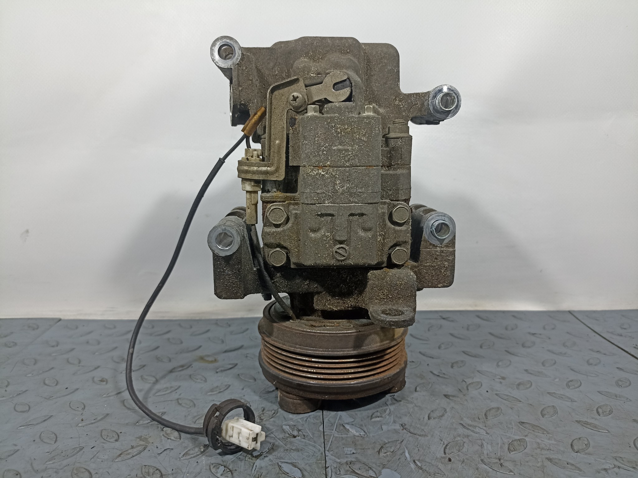 КОМПРЕССОР КОНДИЦИОНЕРА MAZDA C23661450E  F2600Z