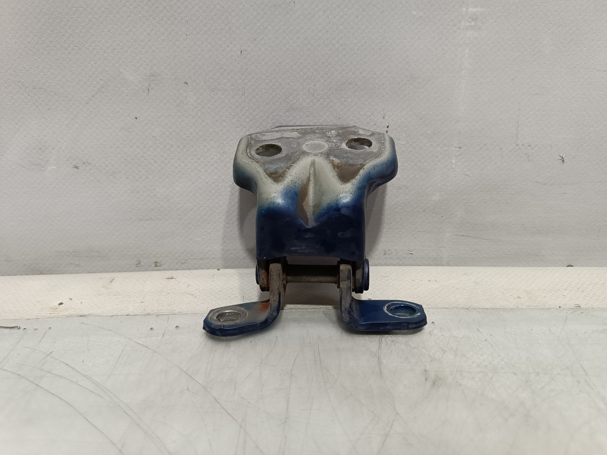 Петли на дверь
