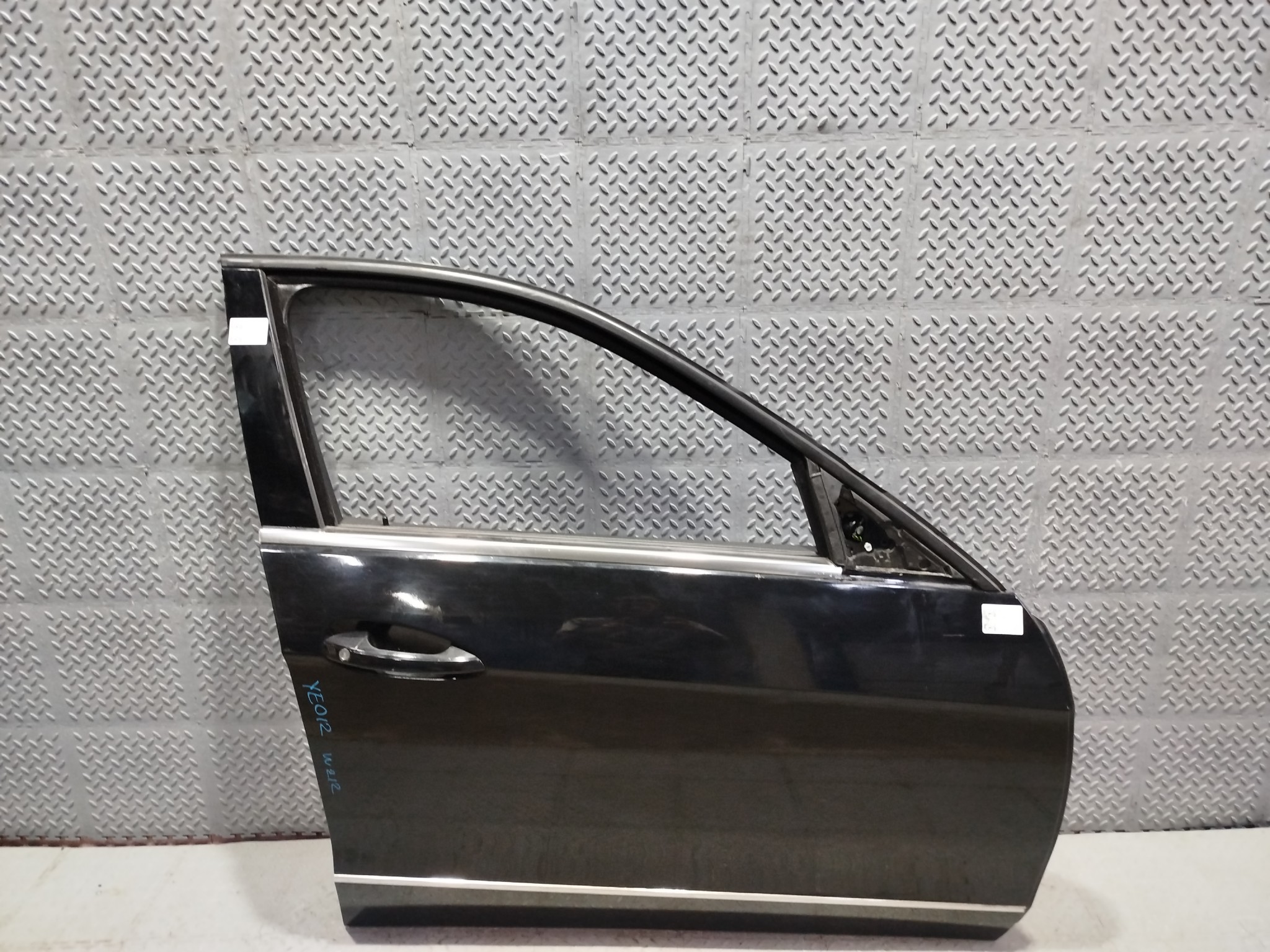 ДВЕРЬ MERCEDES-BENZ E-CLASS A2127200205 ПЕРЕДНЯЯ ПРАВАЯ черный, 197U YE012