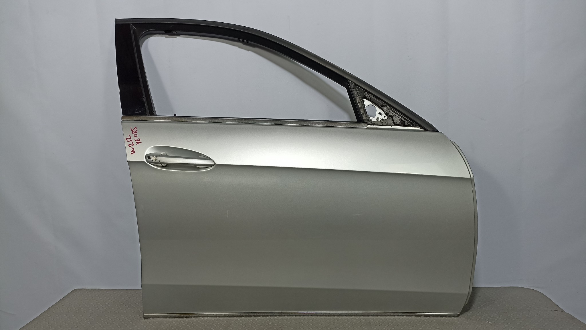 ДВЕРЬ MERCEDES-BENZ E-CLASS A2127200205 ПЕРЕДНЯЯ ПРАВАЯ серебро, 775U YE085