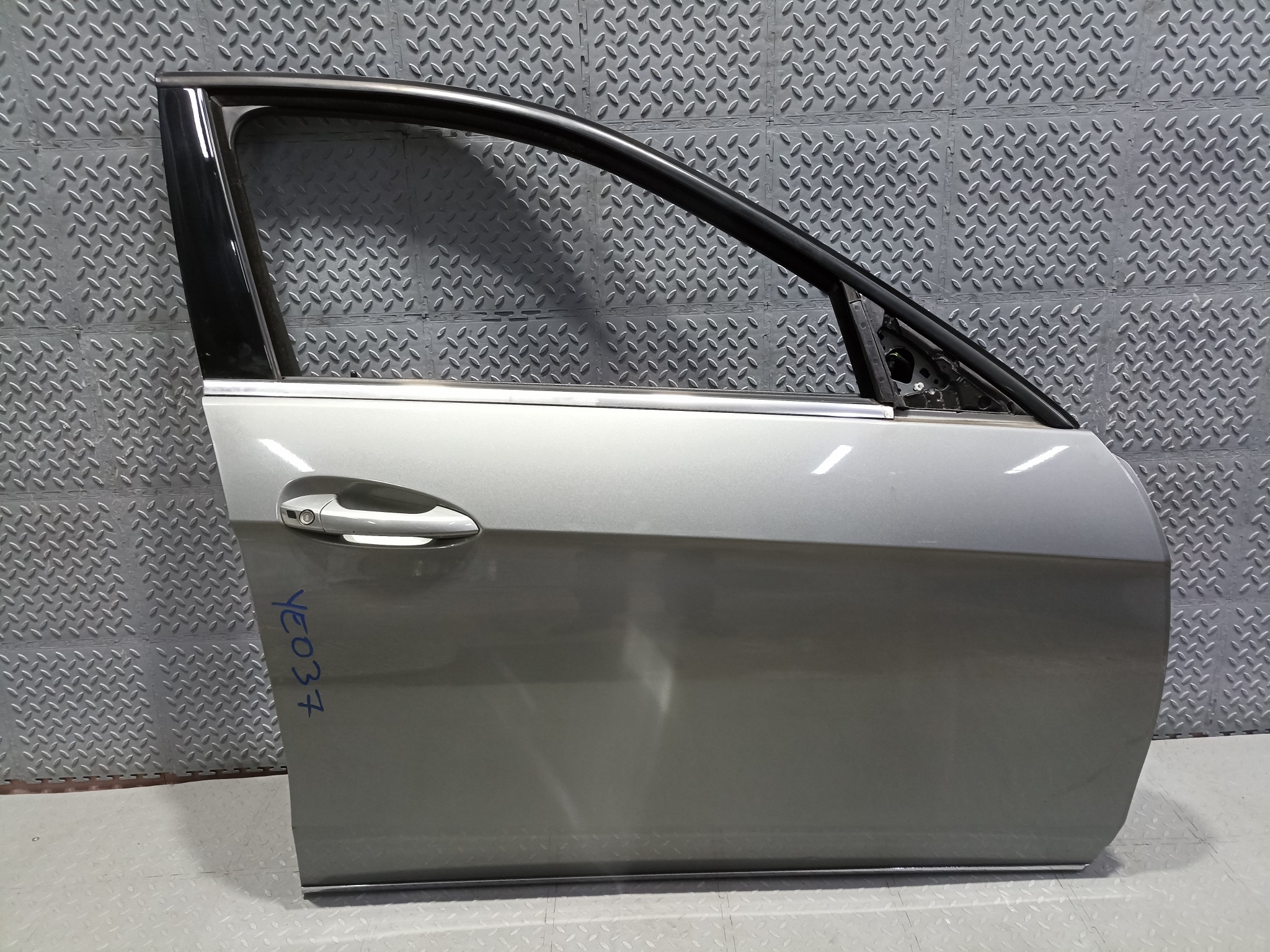 ДВЕРЬ MERCEDES-BENZ E-CLASS A2127200205 ПЕРЕДНЯЯ ПРАВАЯ серебро, 792U YE037