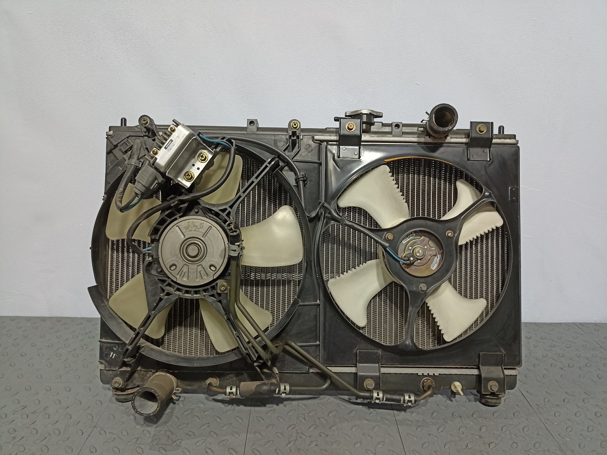 РАДИАТОР ДВИГАТЕЛЯ MITSUBISHI MR323327 FA1097Z