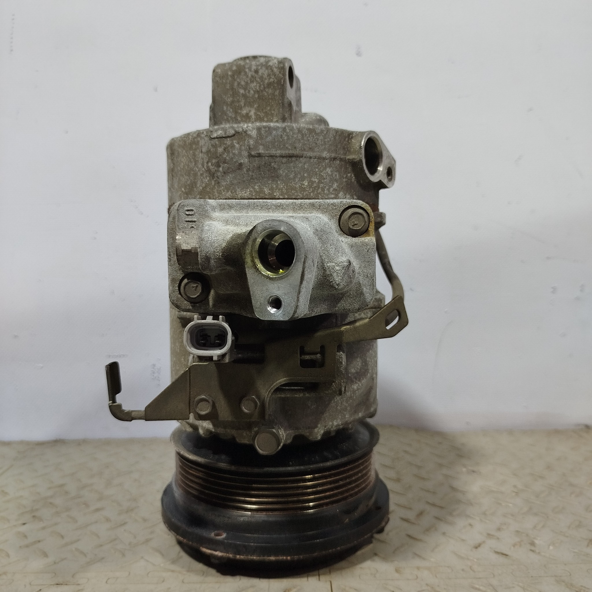 КОМПРЕССОР КОНДИЦИОНЕРА TOYOTA LEXUS 883103A450 U1312Z
