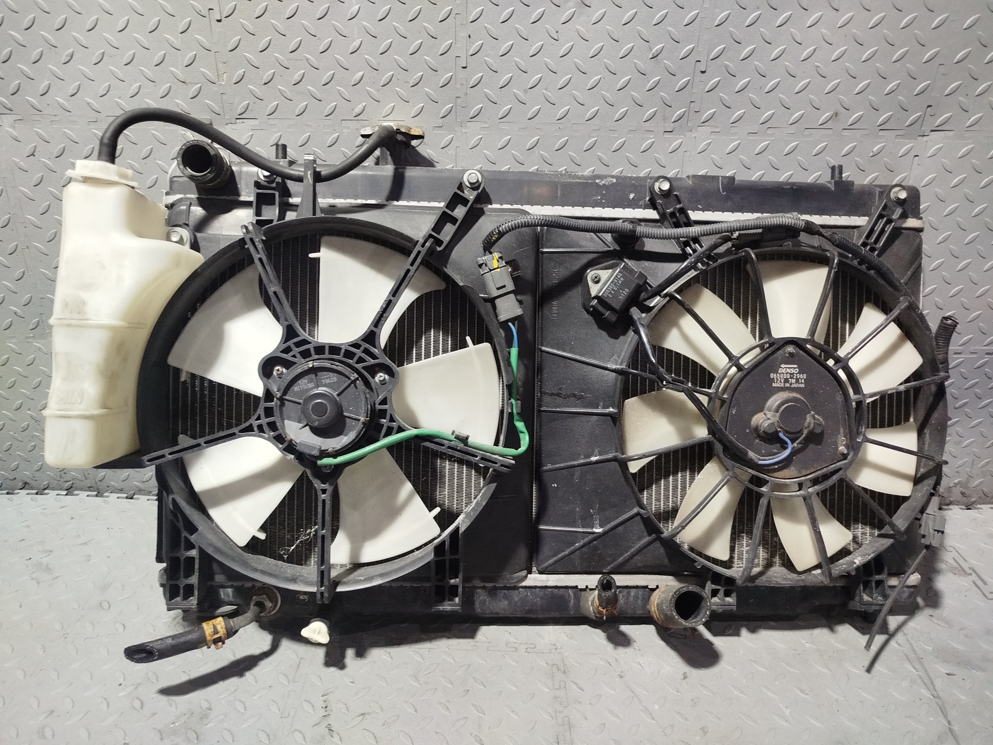 РАДИАТОР ДВИГАТЕЛЯ HONDA 19010RLC901  XA6926