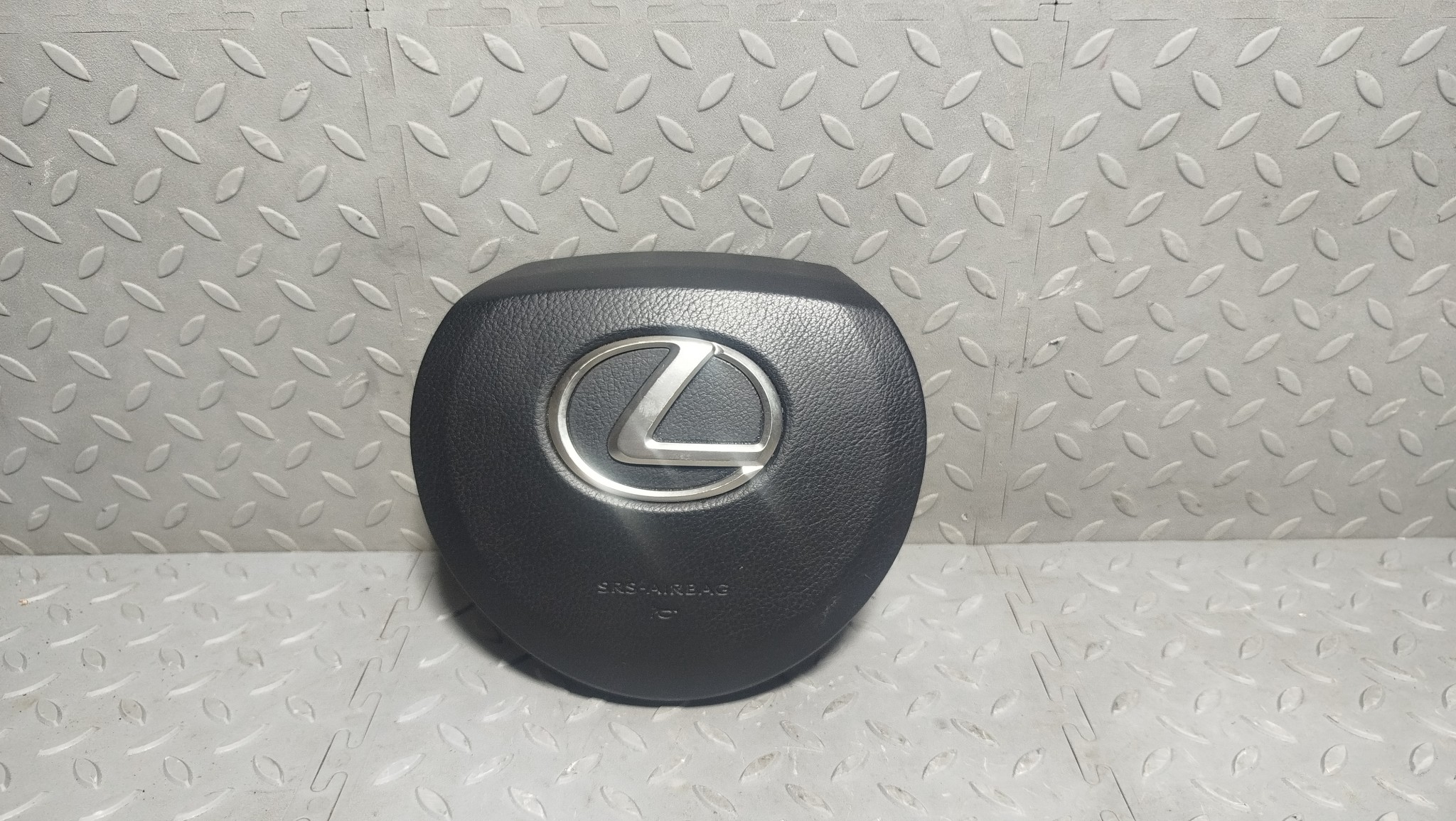AIRBAG НА РУЛЬ LEXUS 4513053100C0 черный, 085 YE092