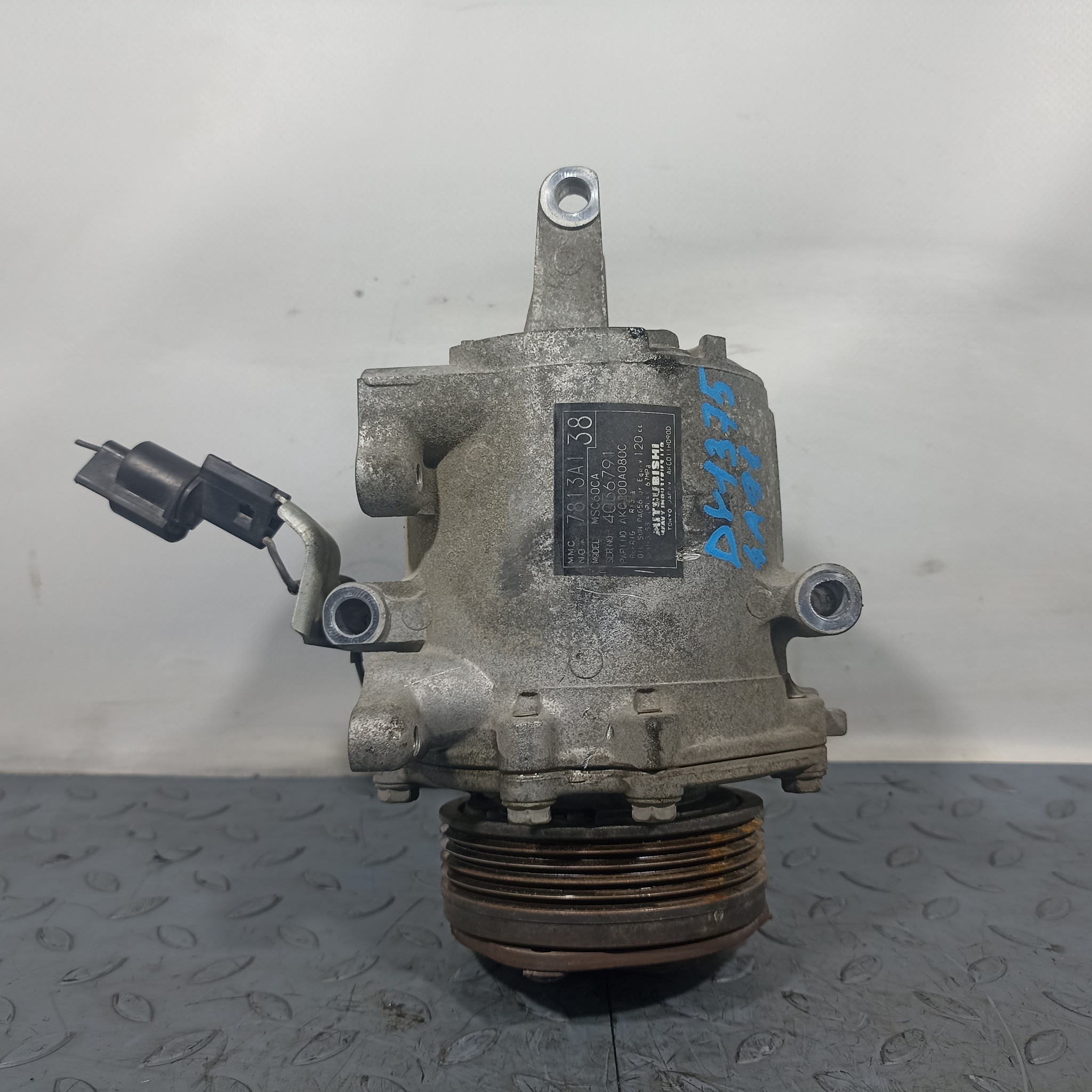 КОМПРЕССОР КОНДИЦИОНЕРА MITSUBISHI 7813A138  DY1375Z