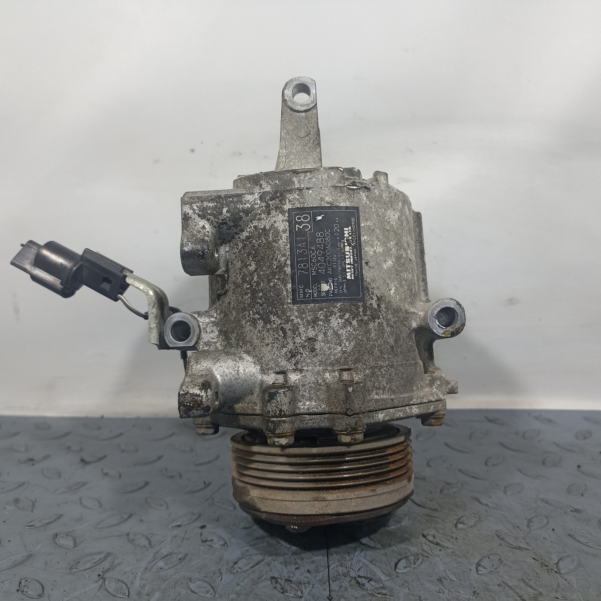 КОМПРЕССОР КОНДИЦИОНЕРА MITSUBISHI 7813A138  DY1335Z